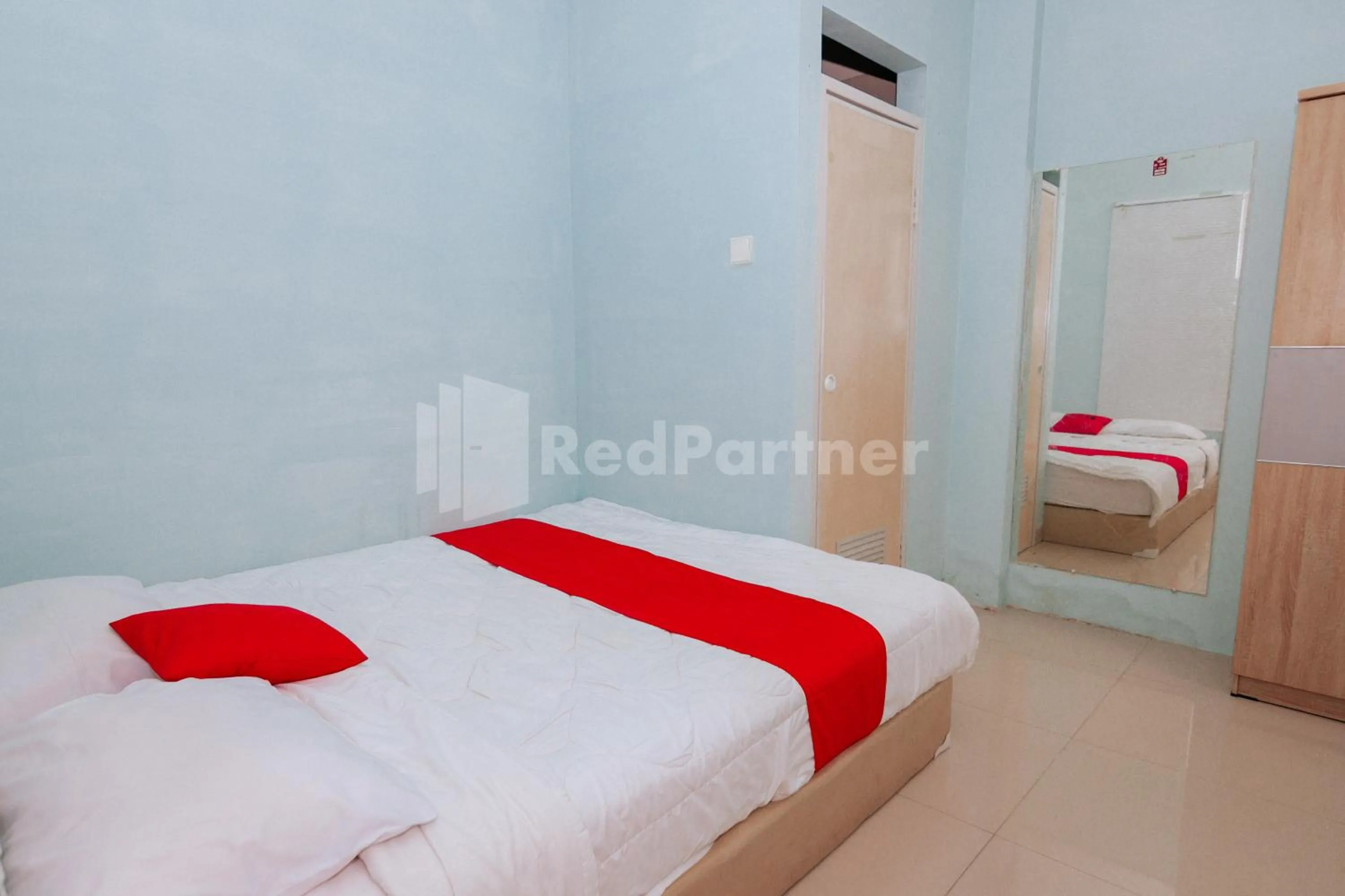 Bedroom, Bed in OYO 94494 Krekot Residence Pasar Baru COO Property
