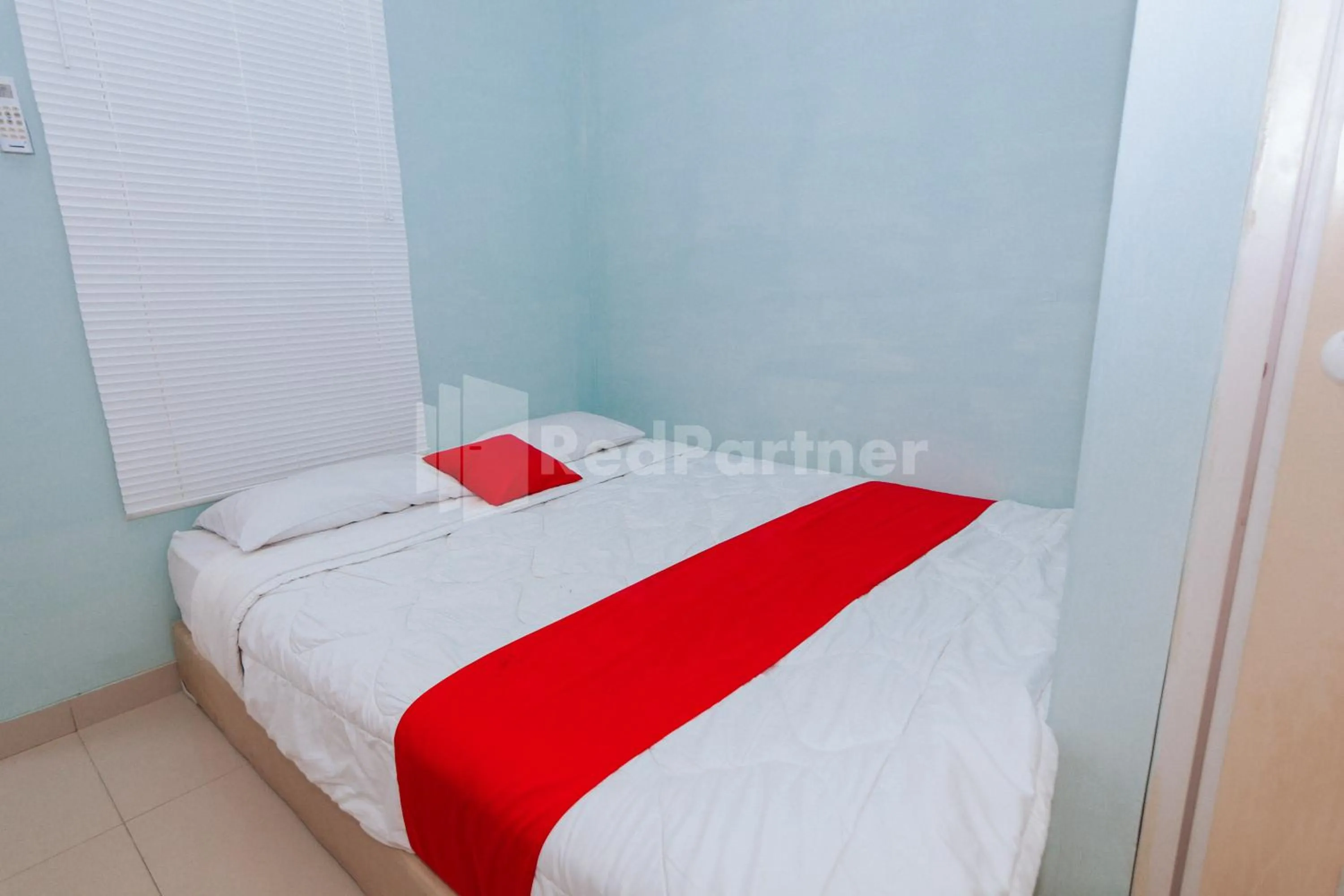 Bedroom, Bed in OYO 94494 Krekot Residence Pasar Baru COO Property