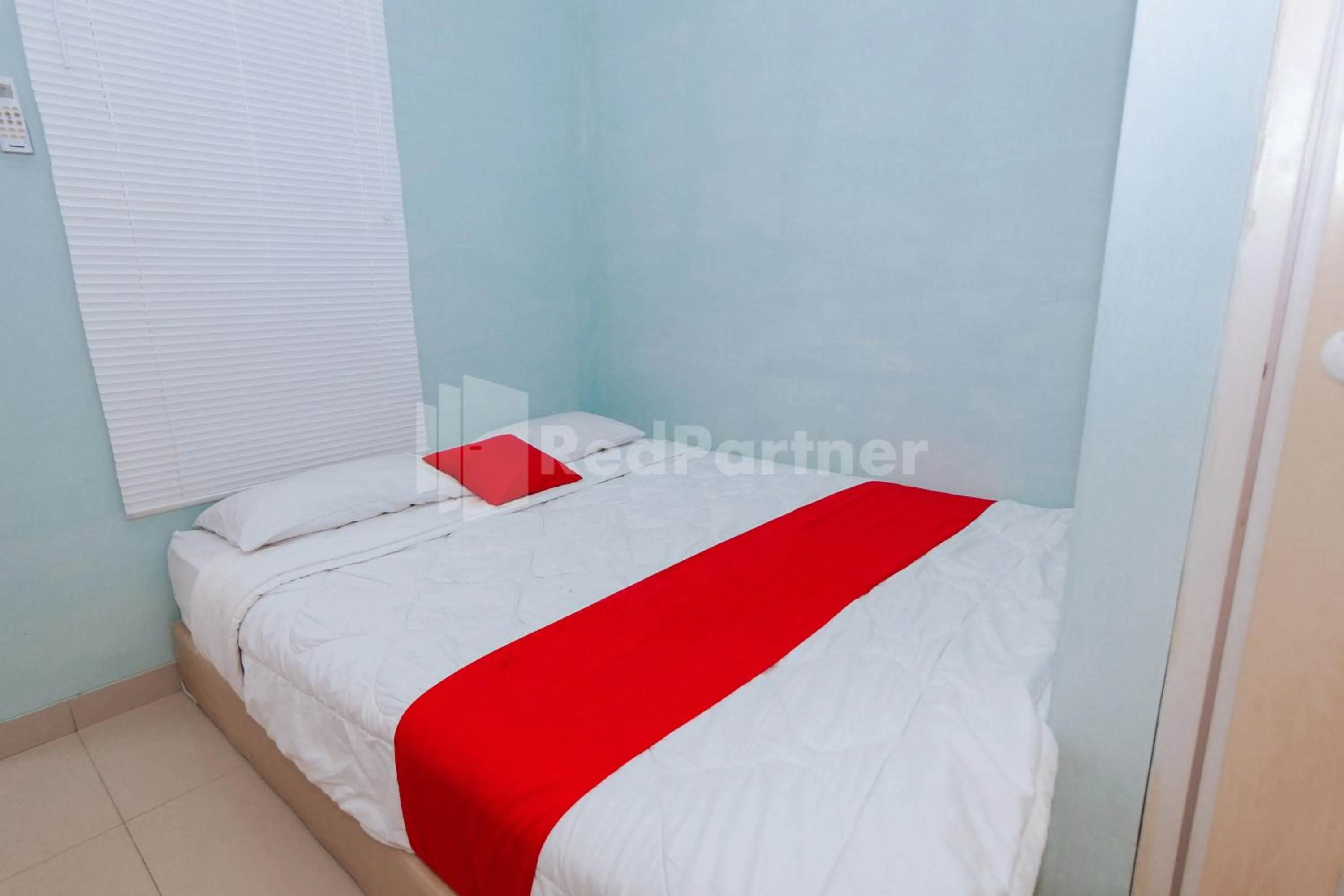 Bedroom, Bed in OYO 94494 Krekot Residence Pasar Baru COO Property
