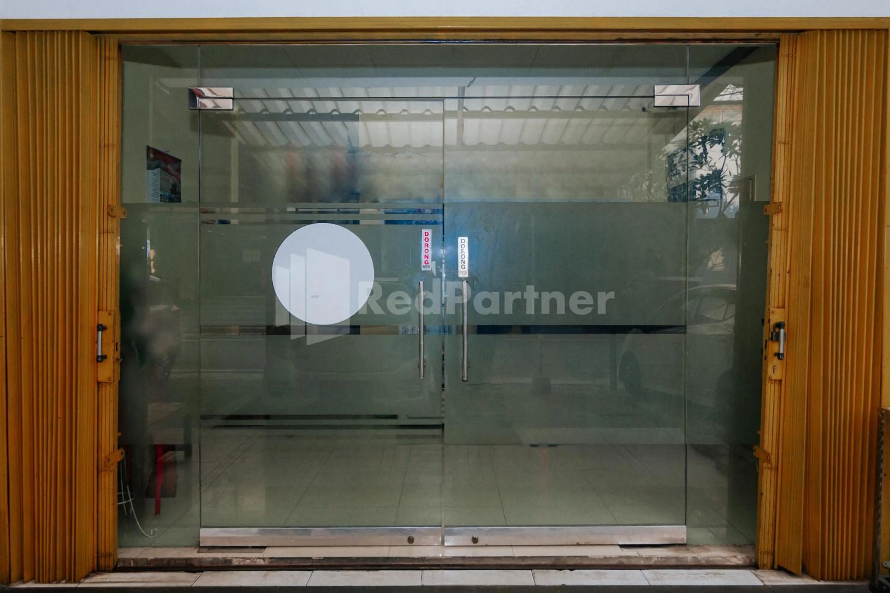 Facade/entrance in OYO 94494 Krekot Residence Pasar Baru COO Property