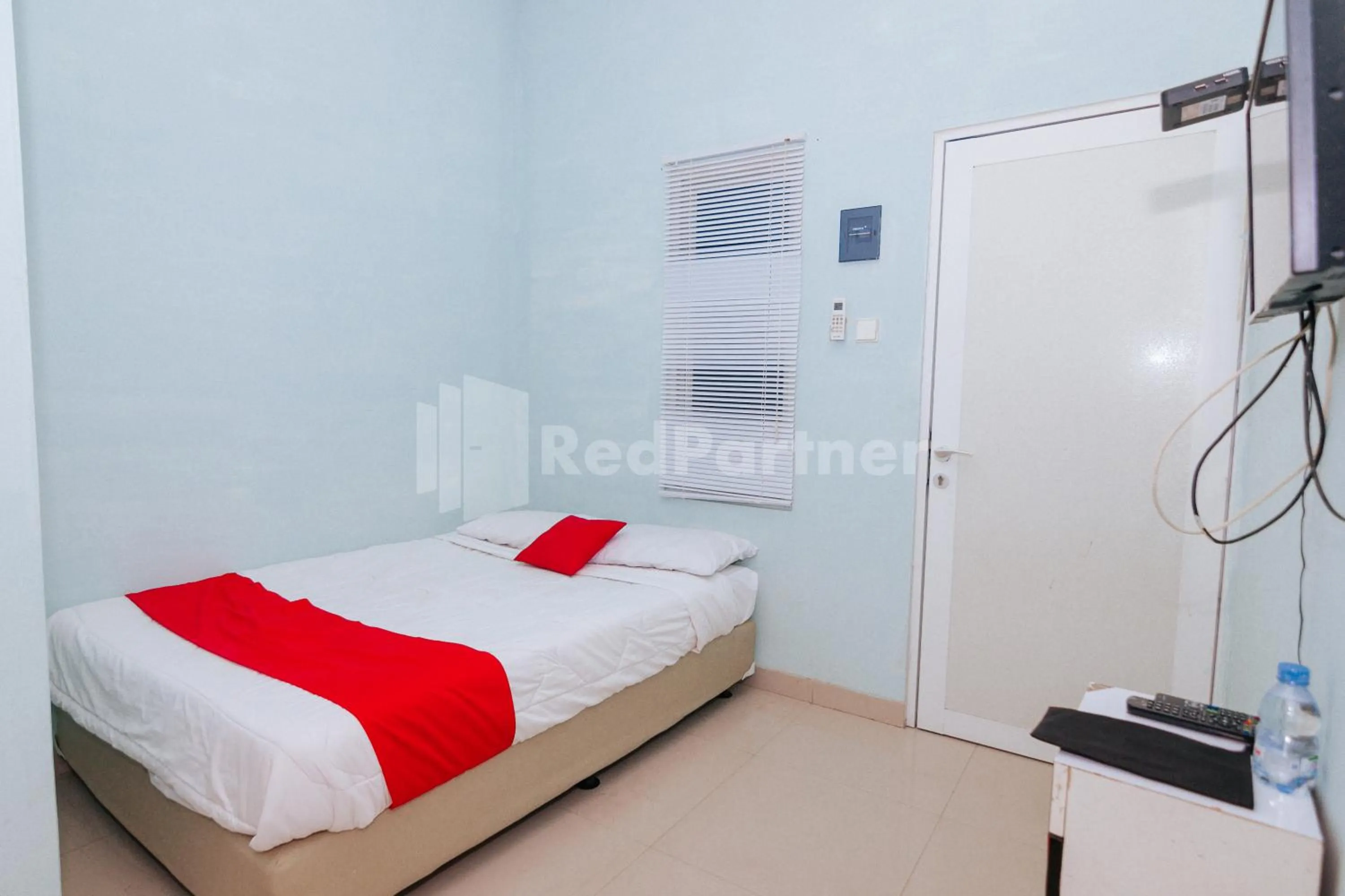 Bedroom, Bed in OYO 94494 Krekot Residence Pasar Baru COO Property