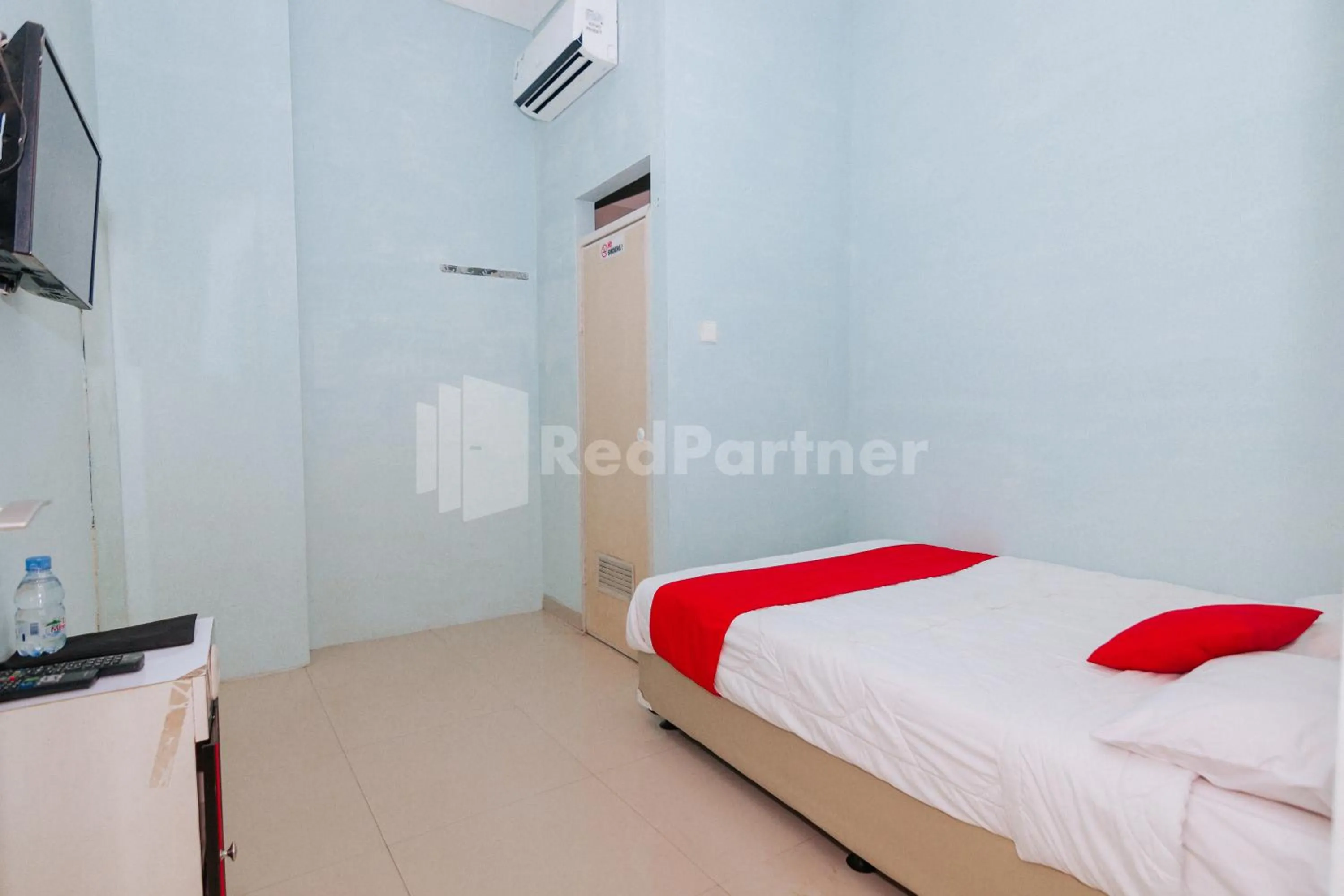 Bedroom, Bed in OYO 94494 Krekot Residence Pasar Baru COO Property
