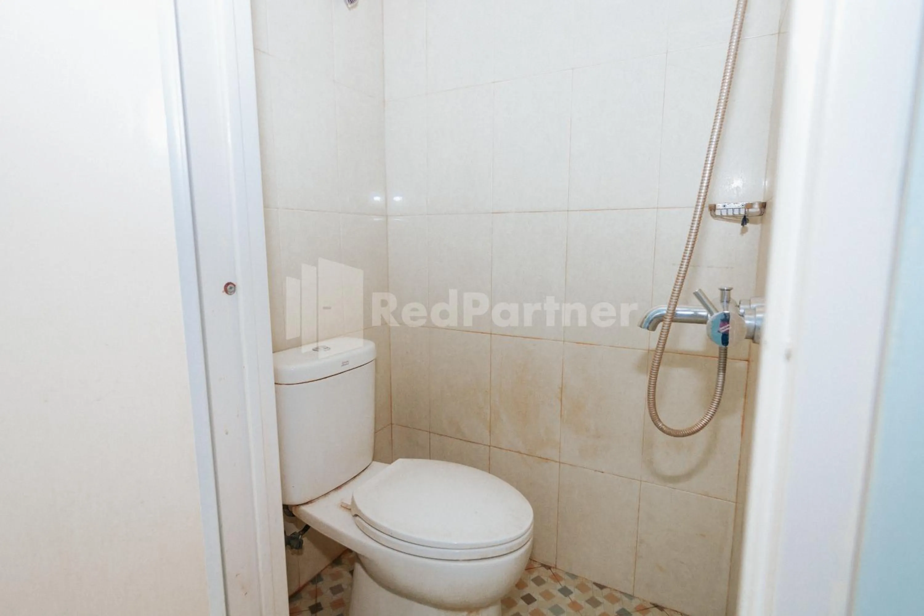 Bathroom in OYO 94494 Krekot Residence Pasar Baru COO Property