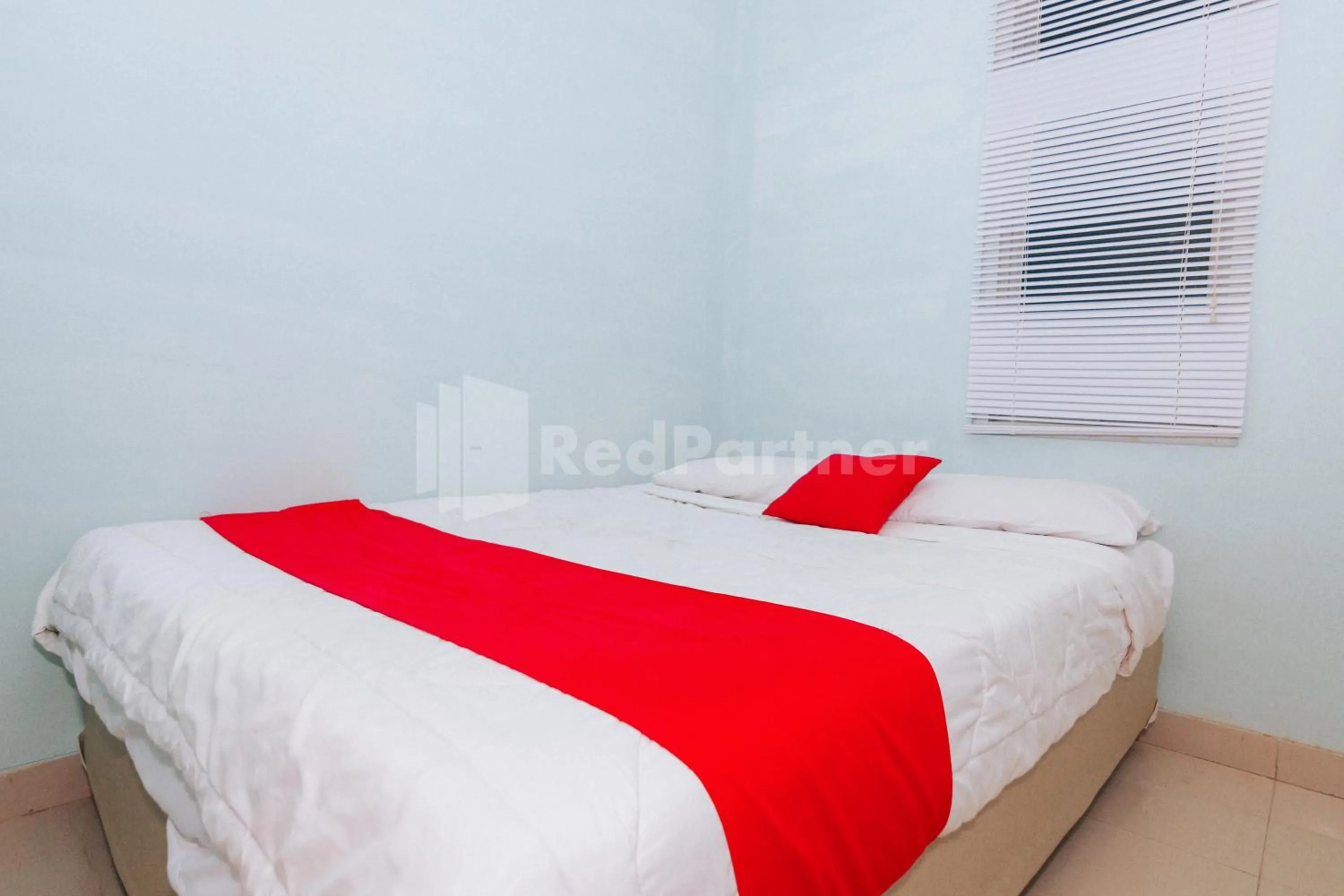 Bedroom, Bed in OYO 94494 Krekot Residence Pasar Baru COO Property