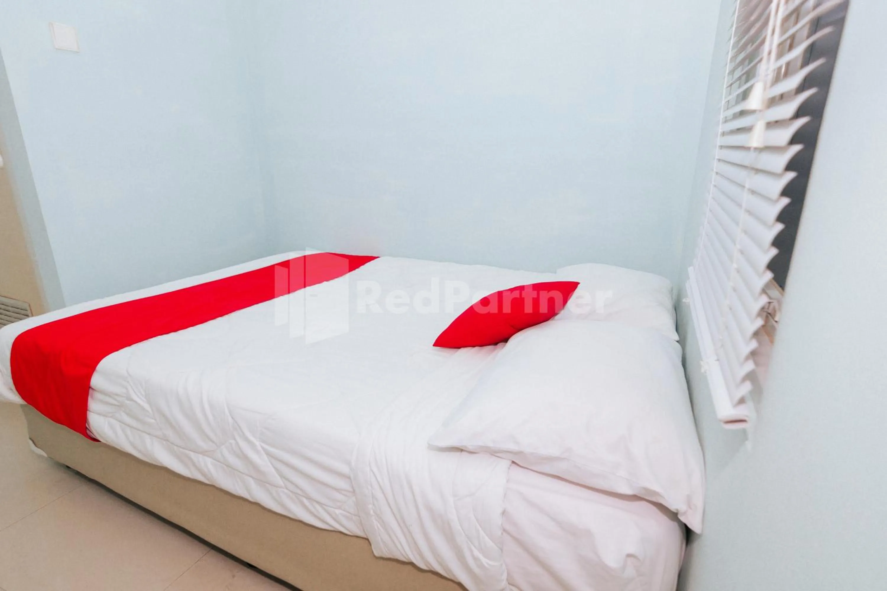 Bedroom, Bed in OYO 94494 Krekot Residence Pasar Baru COO Property