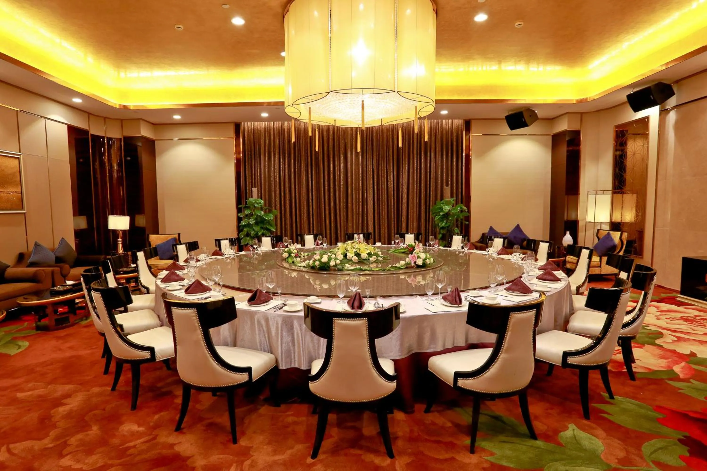 Restaurant/places to eat in JinJiang International Hotel Urumqi