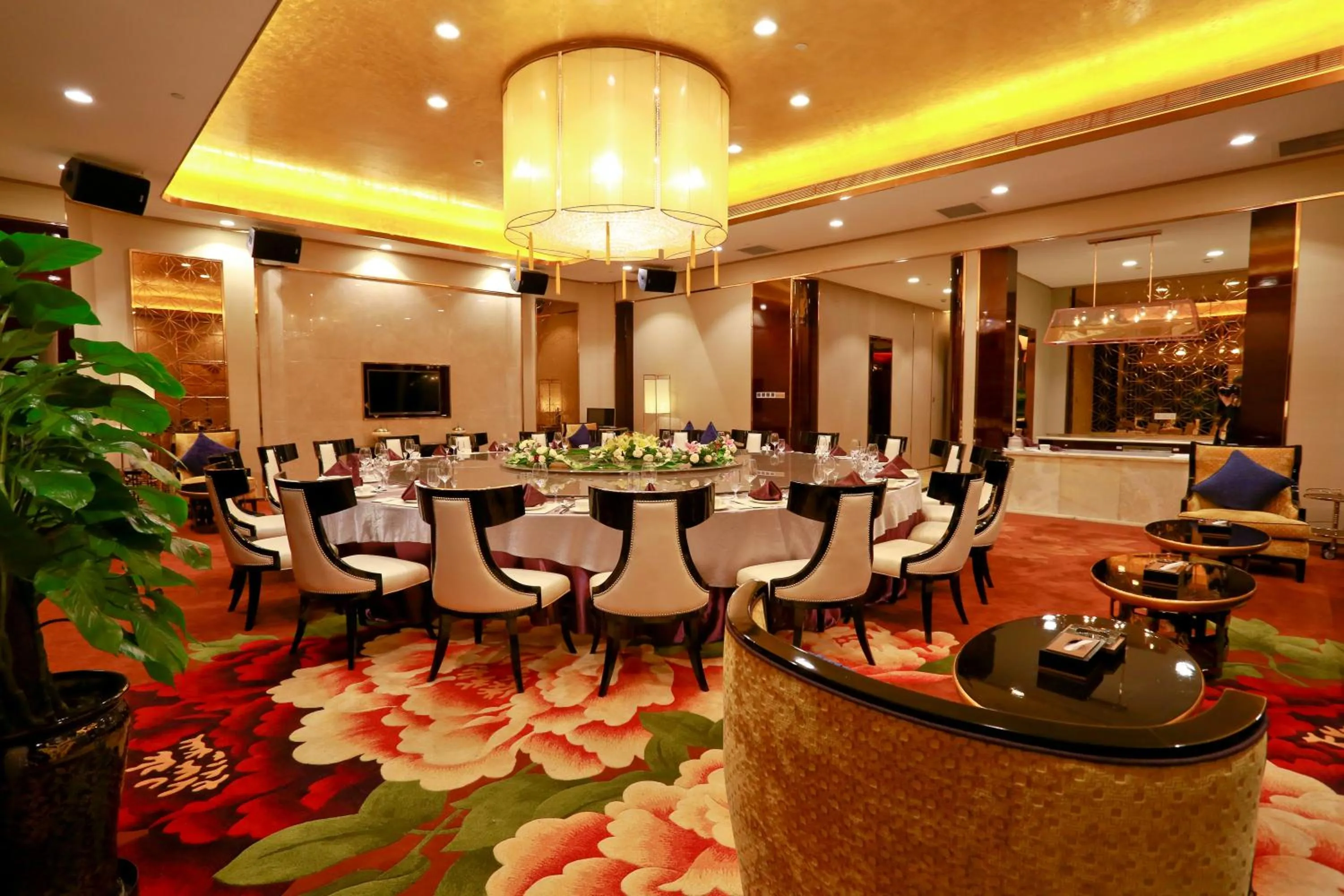 Restaurant/places to eat in JinJiang International Hotel Urumqi