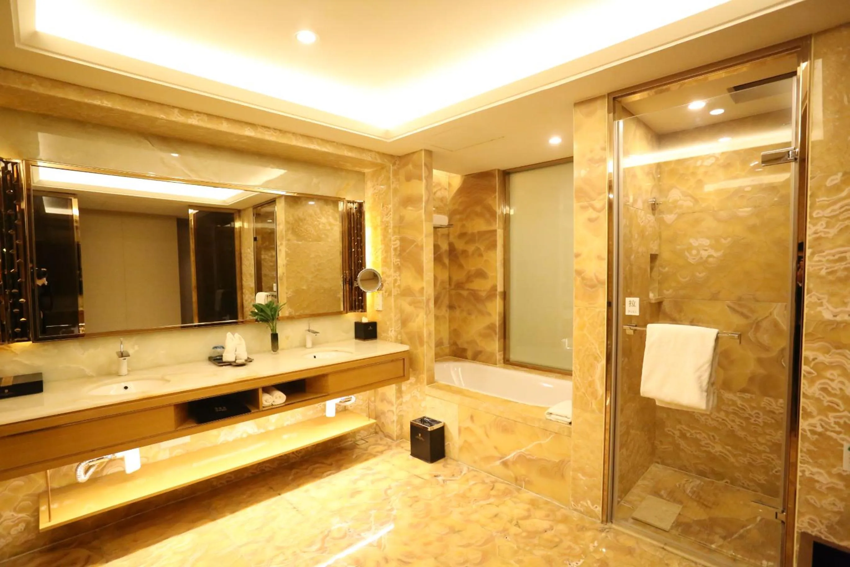 Toilet in JinJiang International Hotel Urumqi