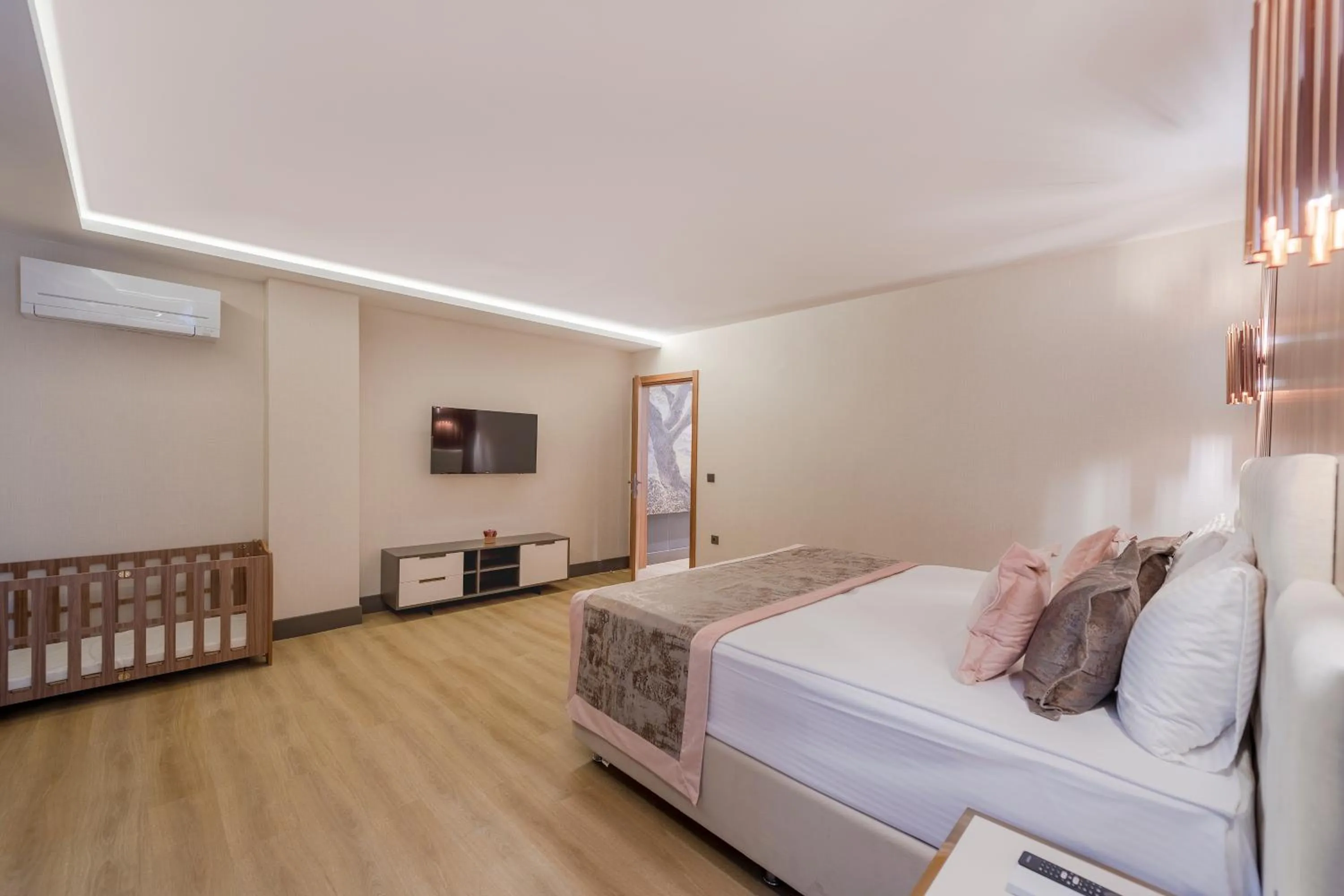 Bedroom, Bed in Sealife Royal