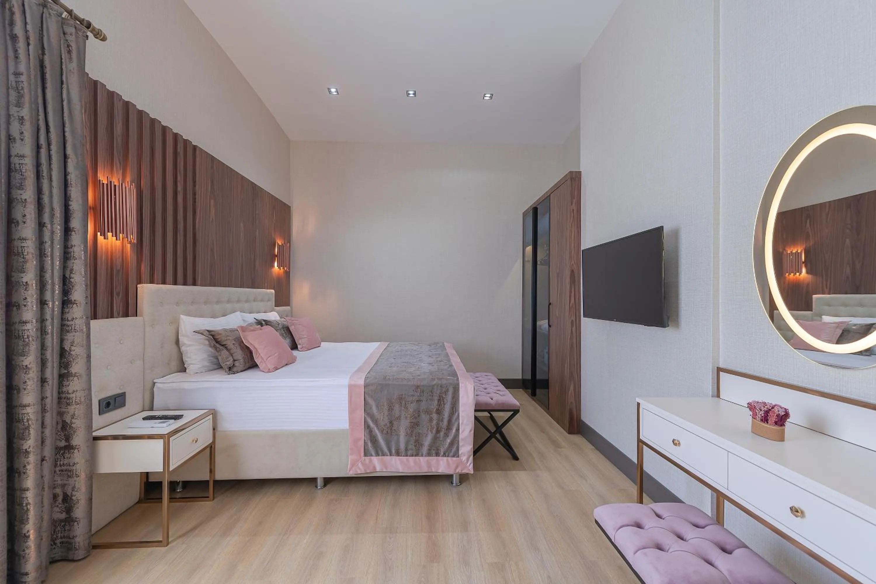 Bedroom, Bed in Sealife Royal