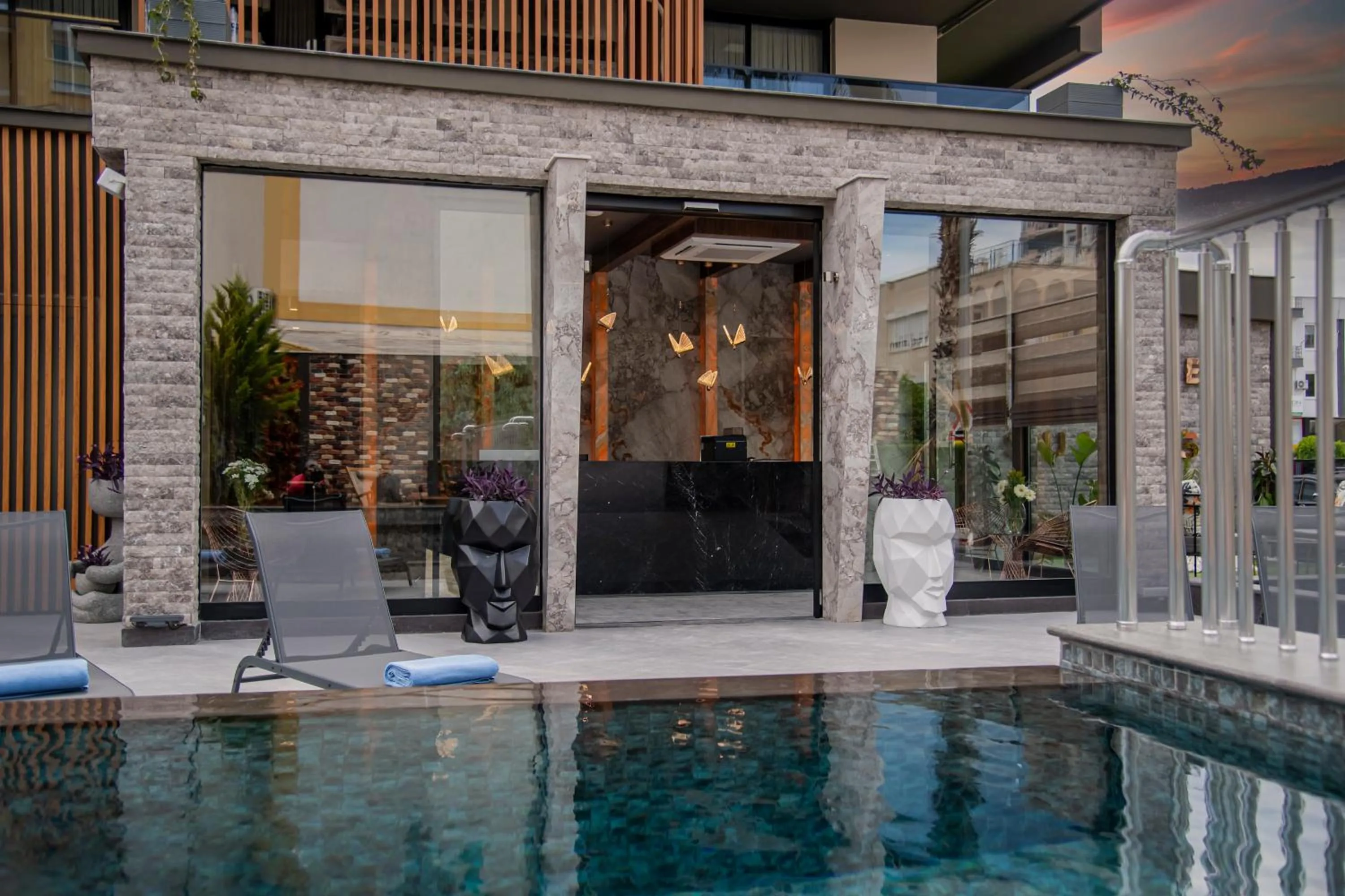 Swimming pool in Sealife Royal