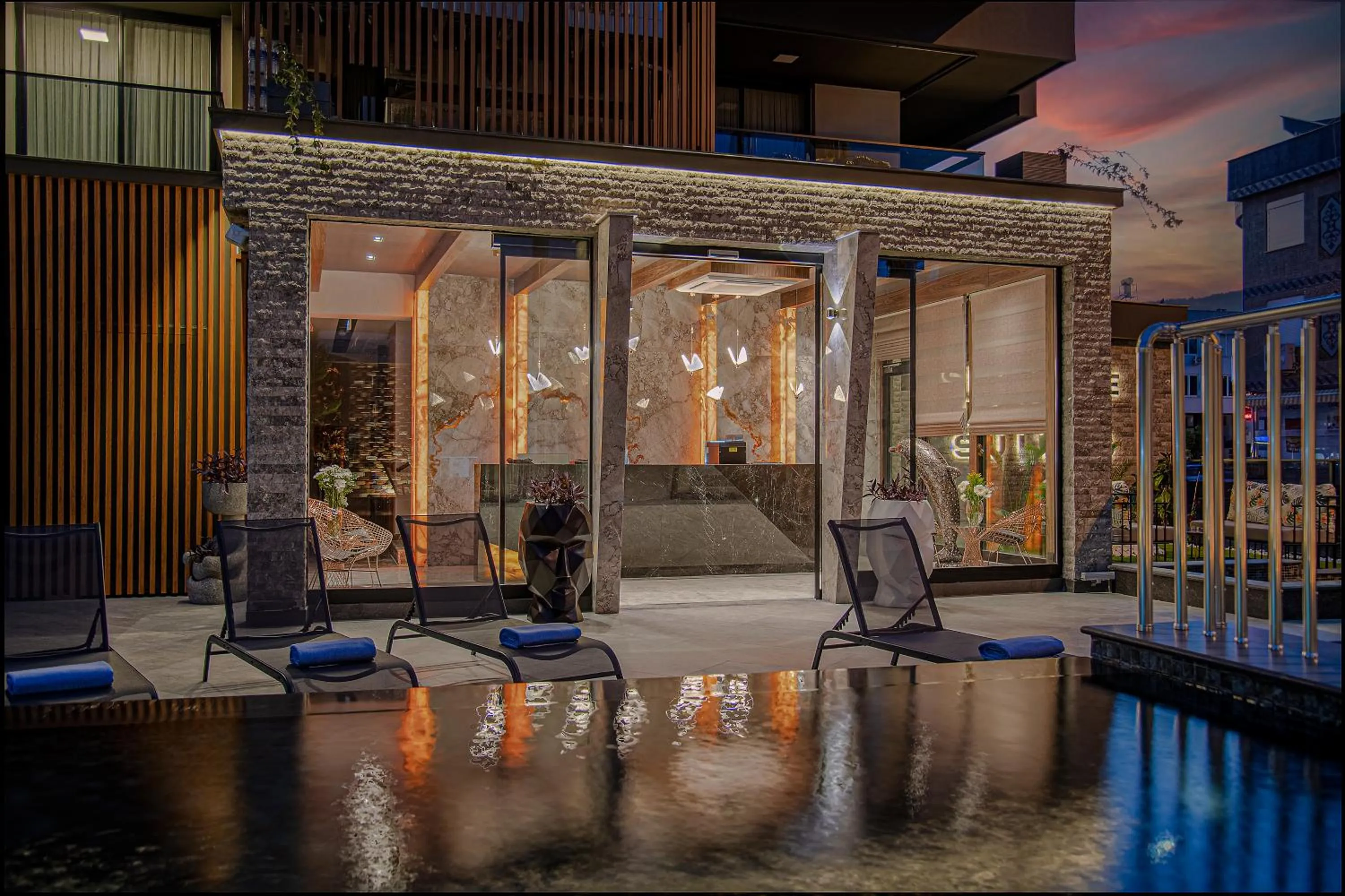 Swimming pool in Sealife Royal