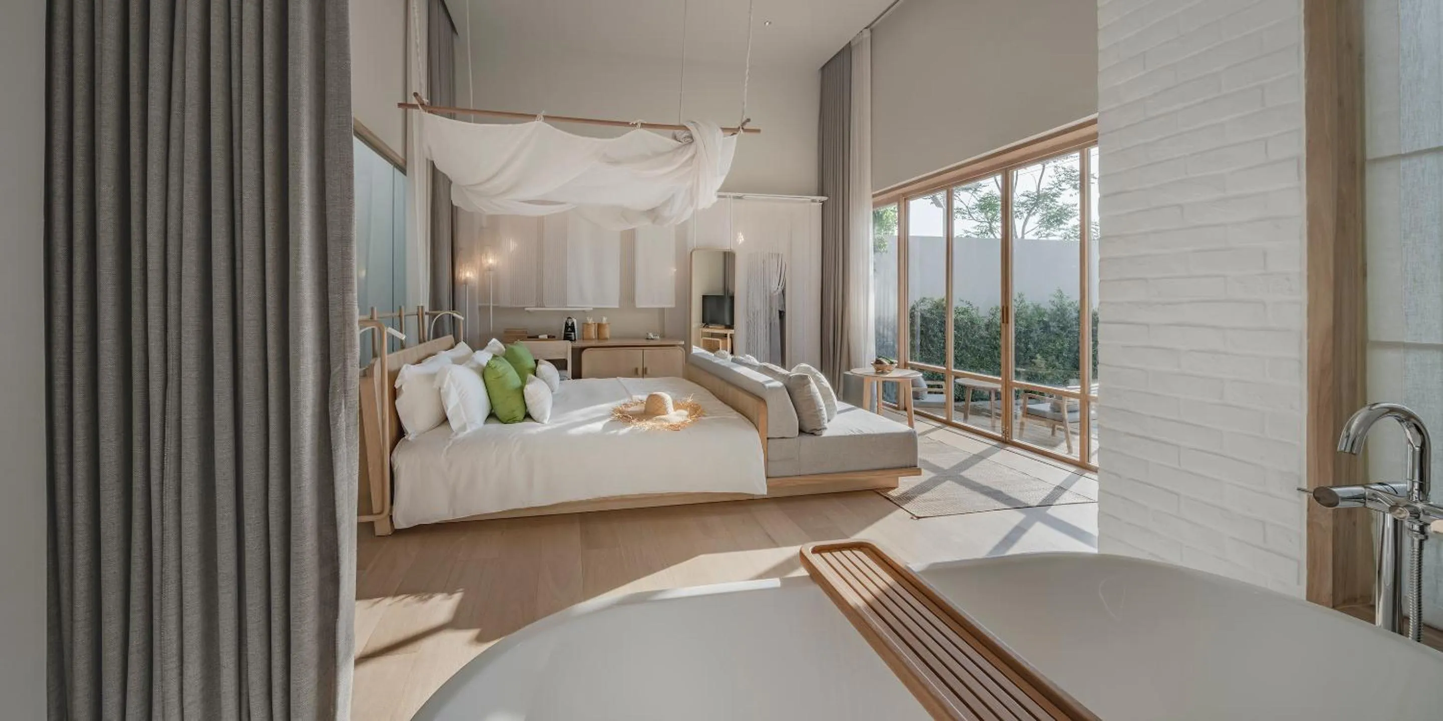 View (from property/room), Bed in Sala Bang Pa-In