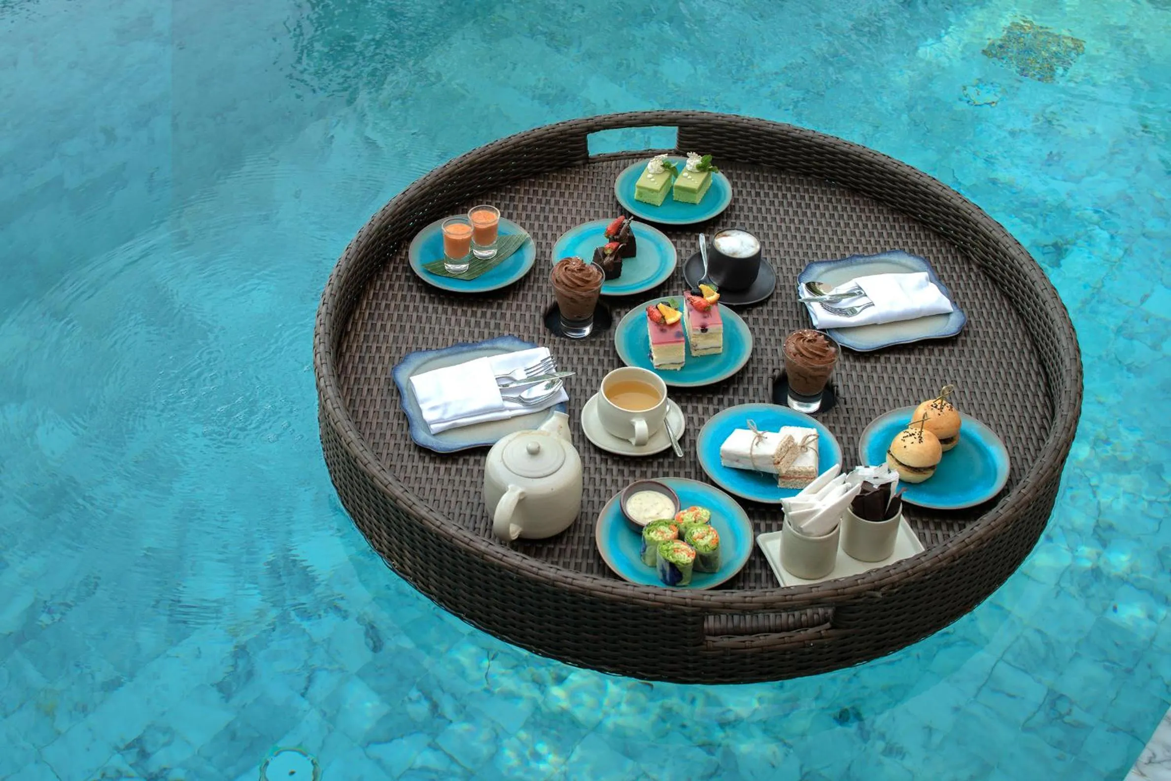 Food and drinks in Sala Bang Pa-In