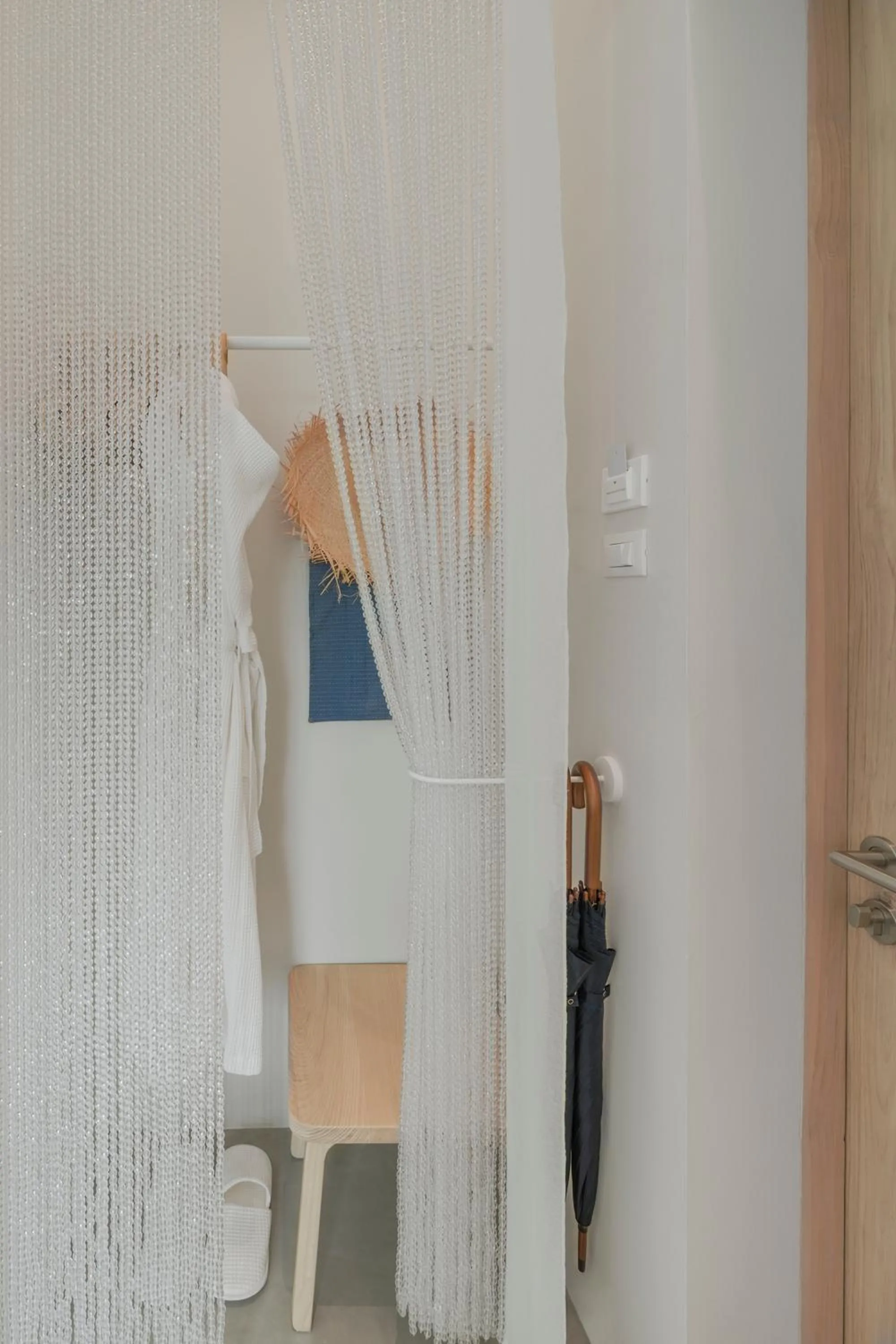 wardrobe, Bed in Sala Bang Pa-In