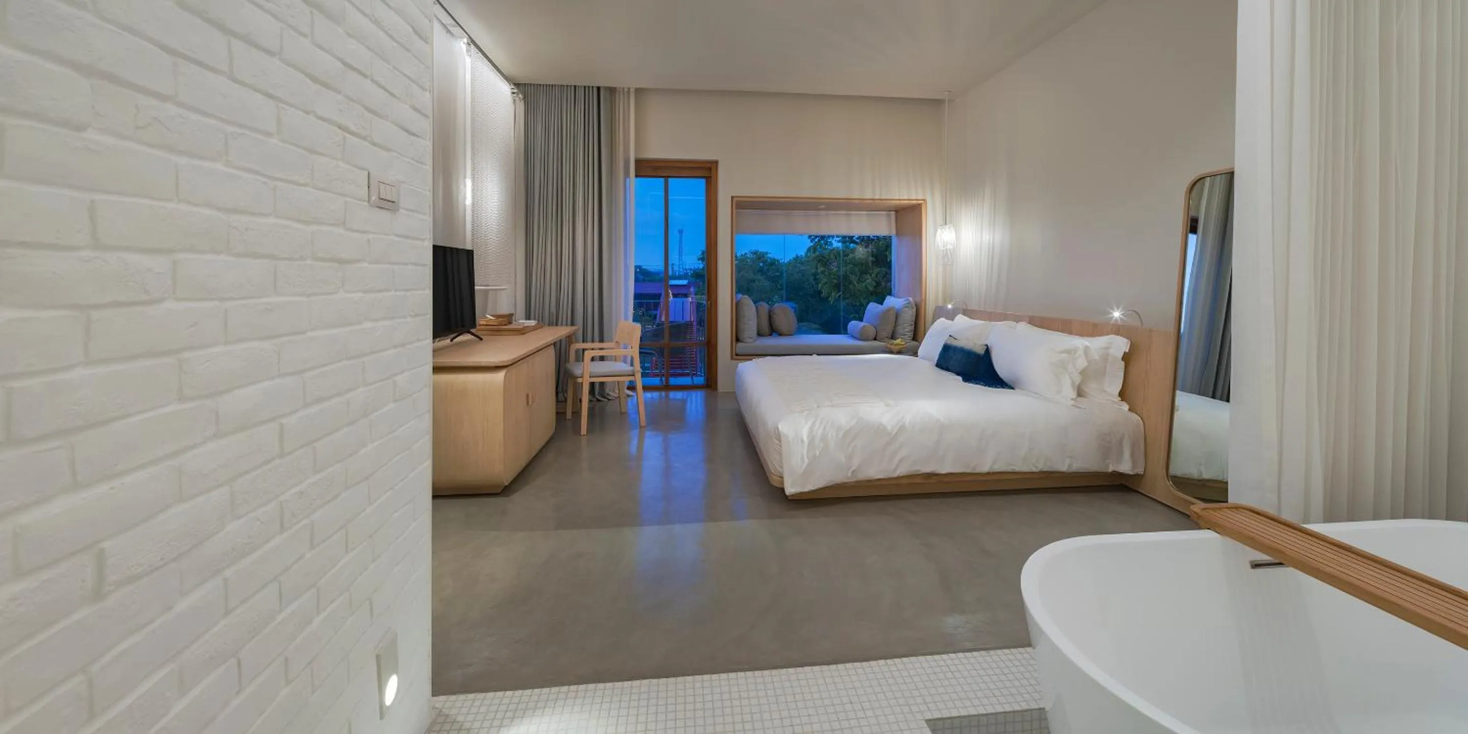 View (from property/room), Bed in Sala Bang Pa-In