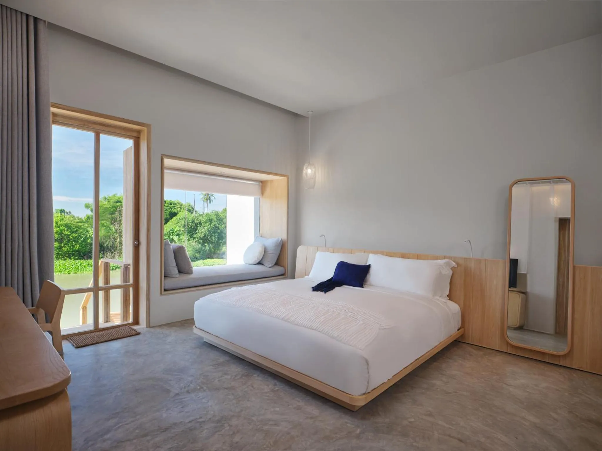 Photo of the whole room, Bed in Sala Bang Pa-In