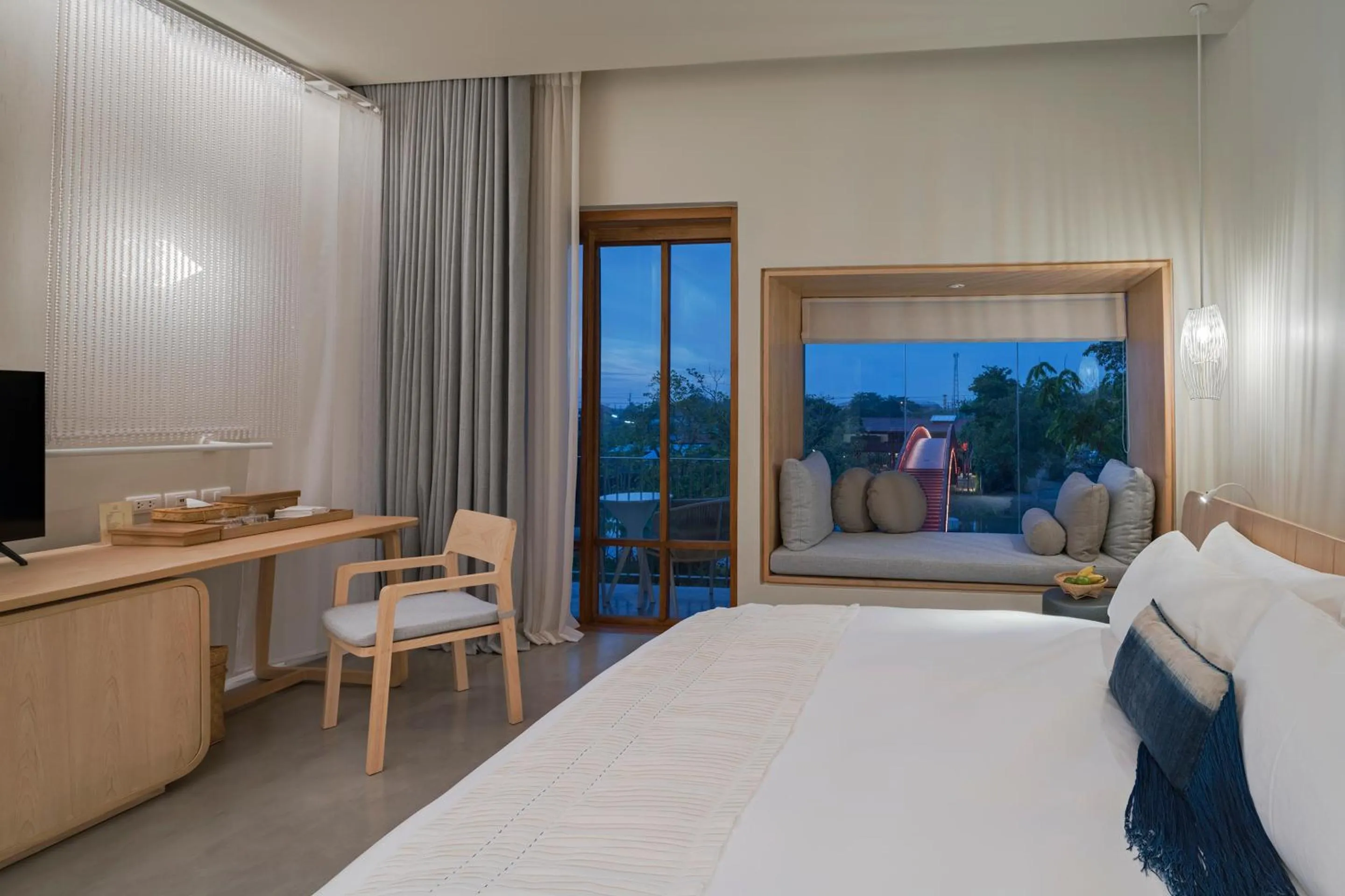 View (from property/room), Bed in Sala Bang Pa-In