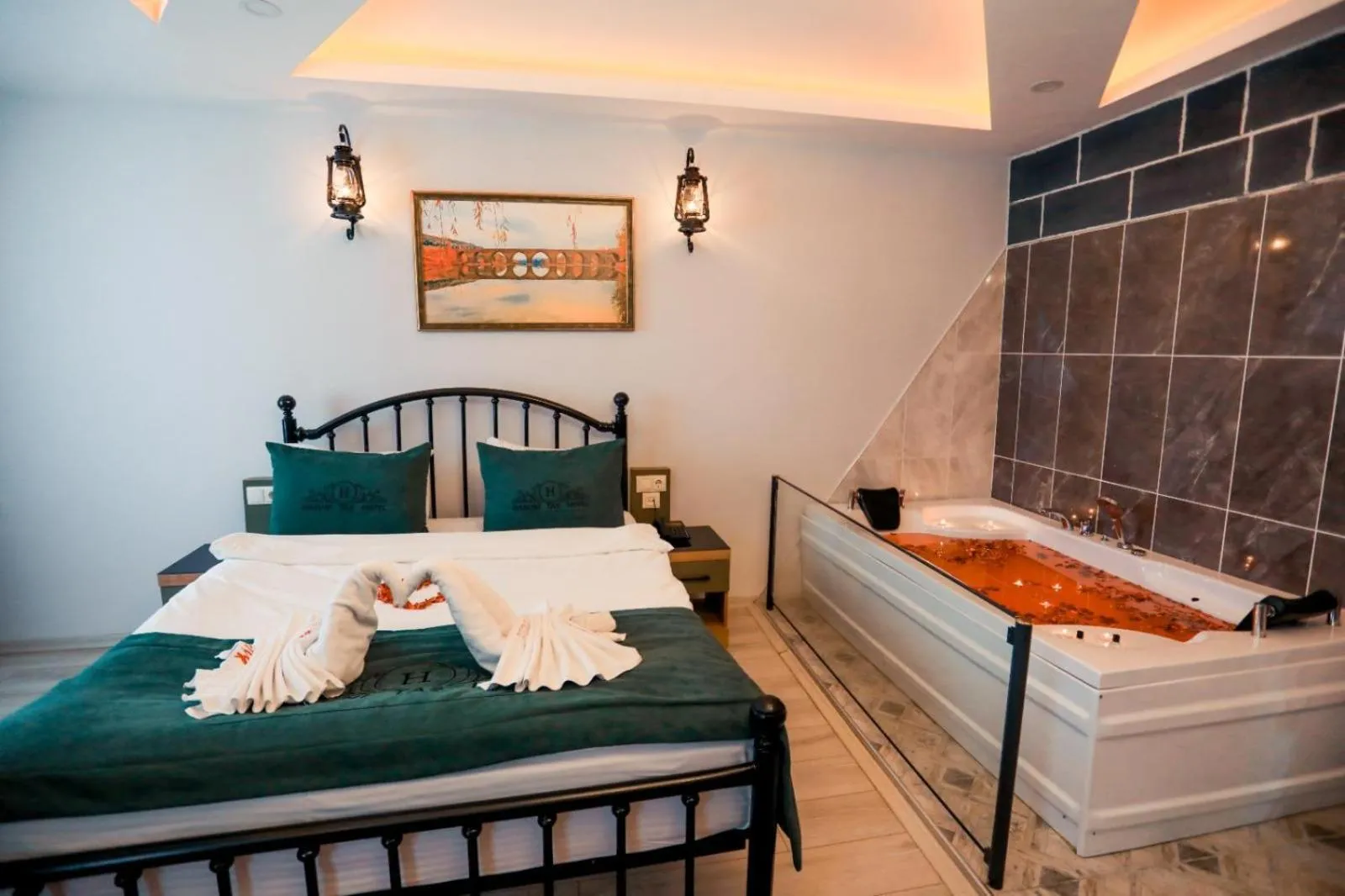 Bed in HASUNİ TAŞ HOTEL