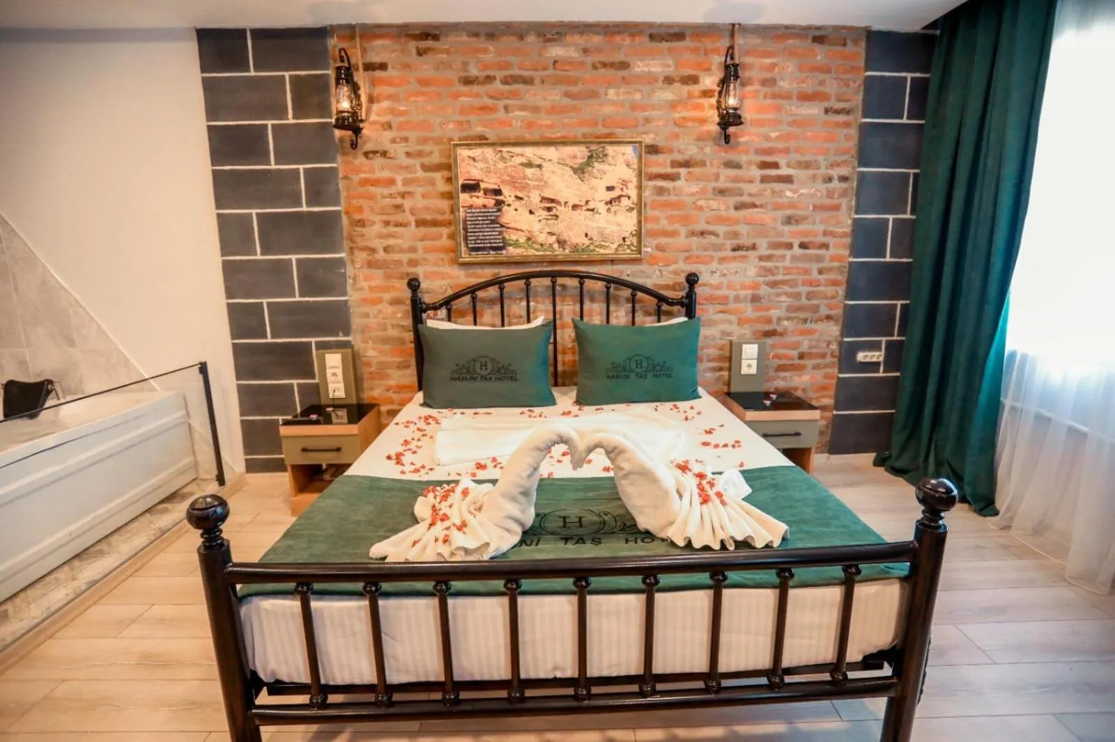 Bed in HASUNİ TAŞ HOTEL