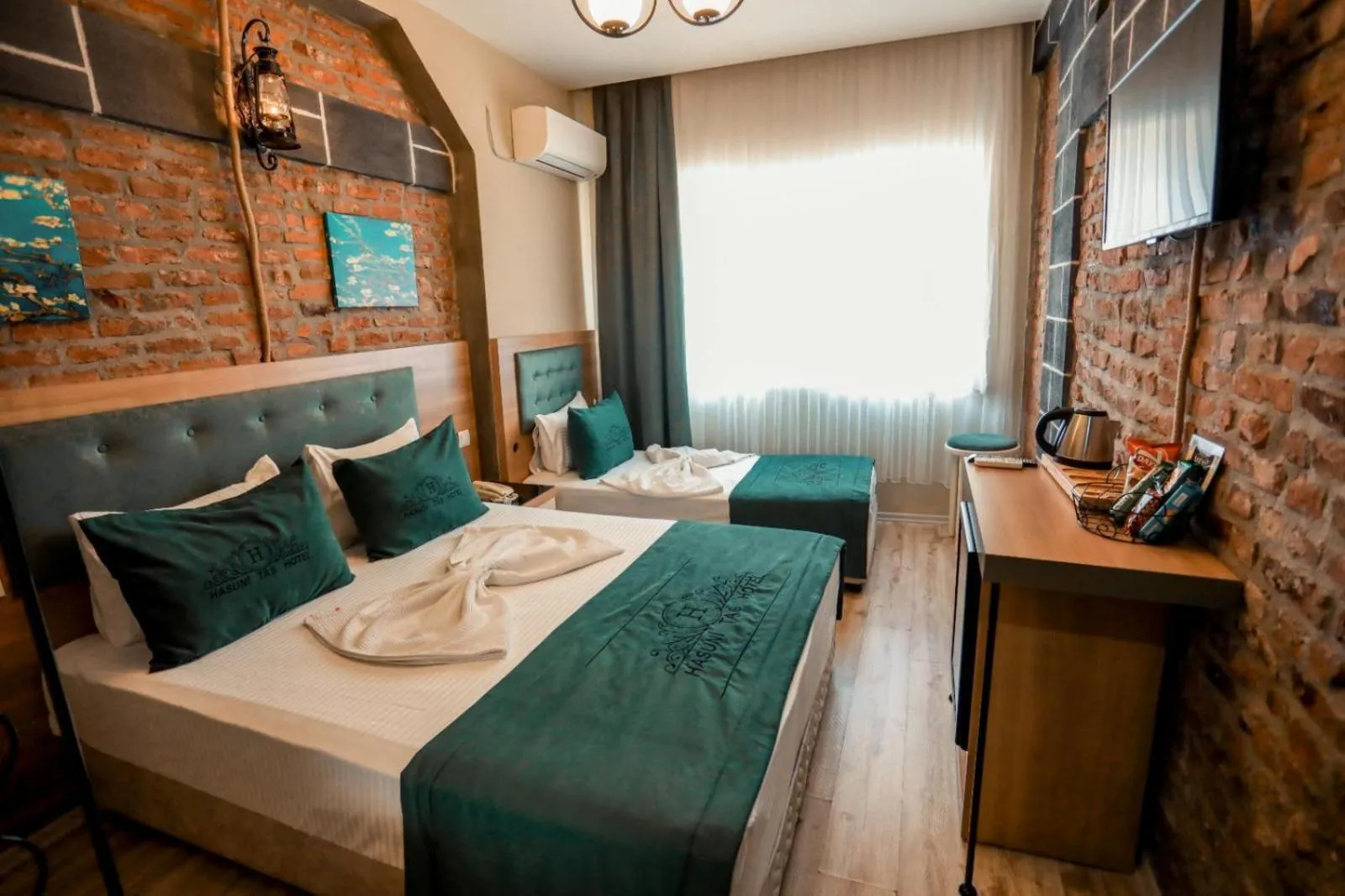 Bed in HASUNİ TAŞ HOTEL
