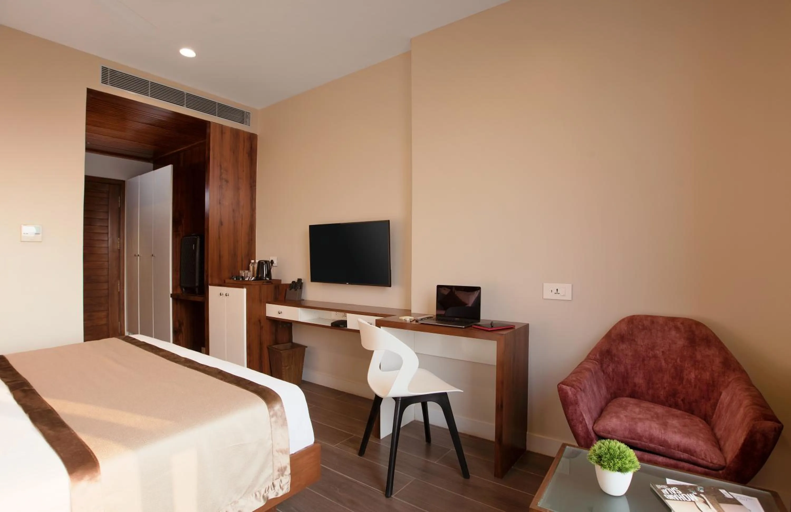 Photo of the whole room, Bed in The Madras Grand