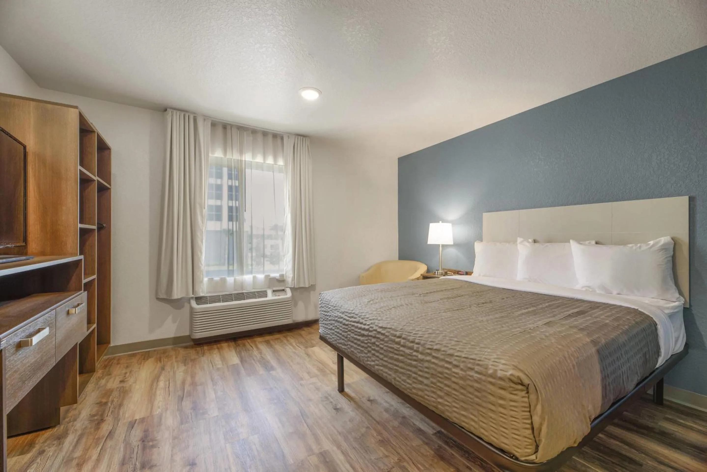 Bedroom, Bed in WoodSpring Suites Orlando I-4 & Convention Center