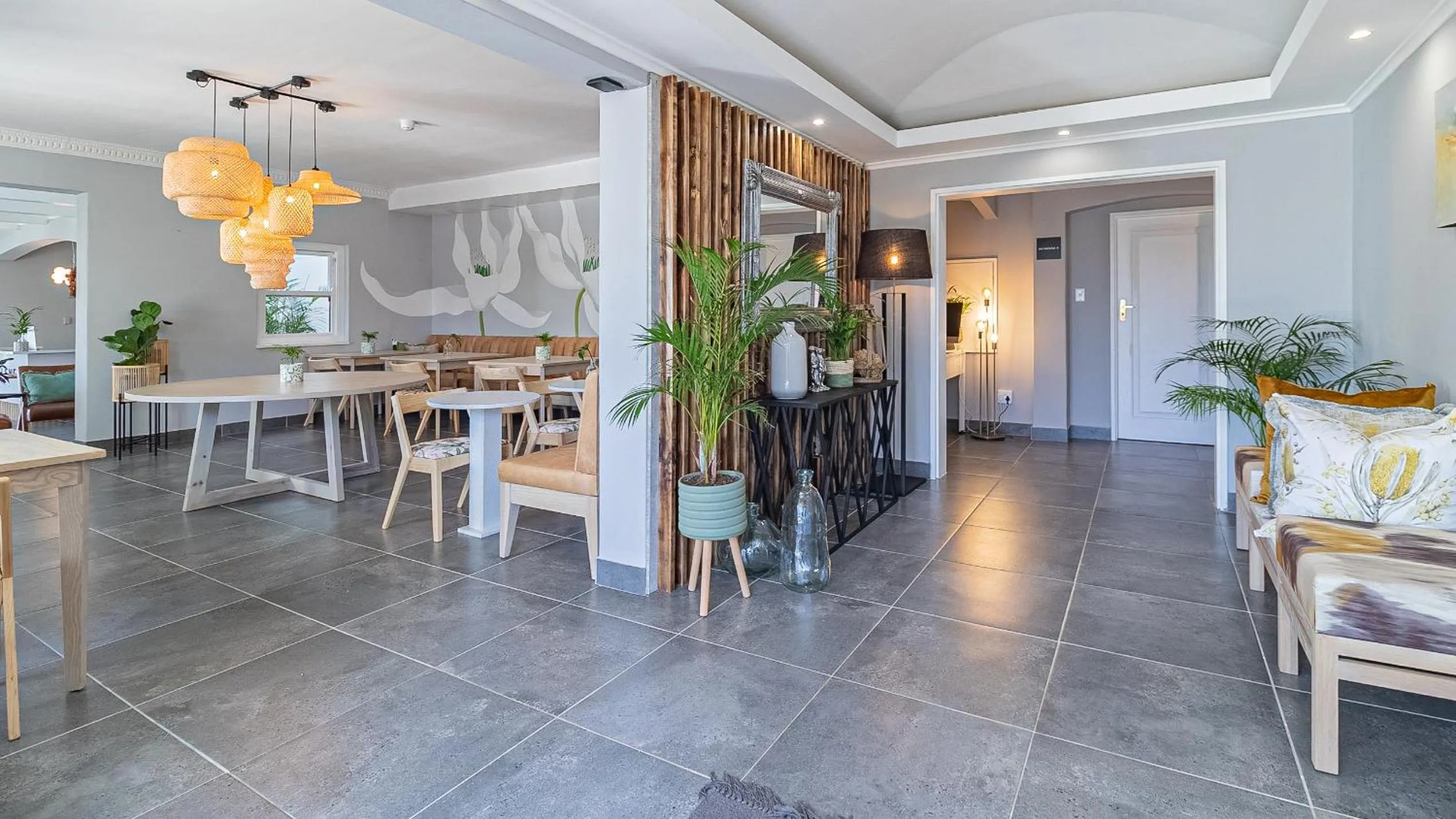 Lounge or bar in The Salene Hotel & Apartments