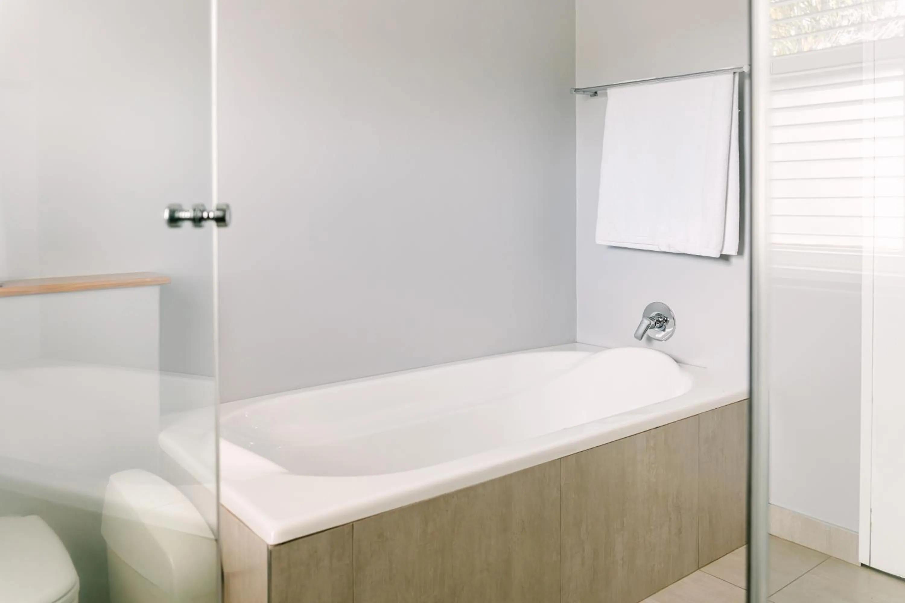 Bath, Bed in The Salene Hotel & Apartments