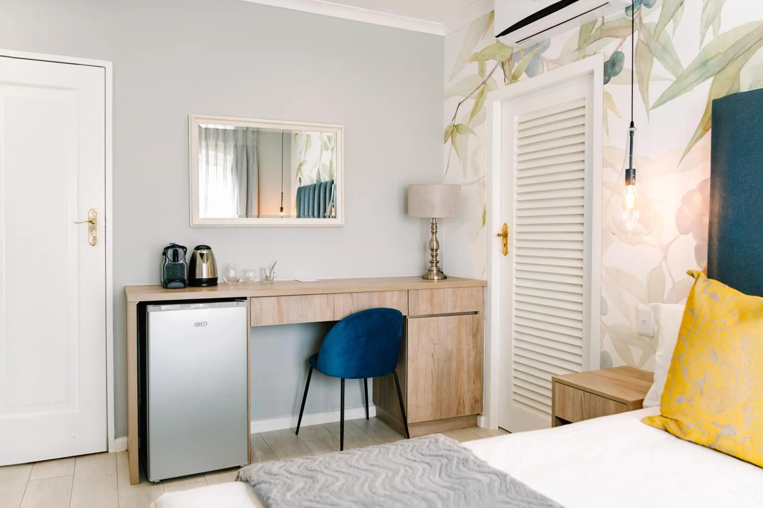 Seating area, Bed in The Salene Hotel & Apartments