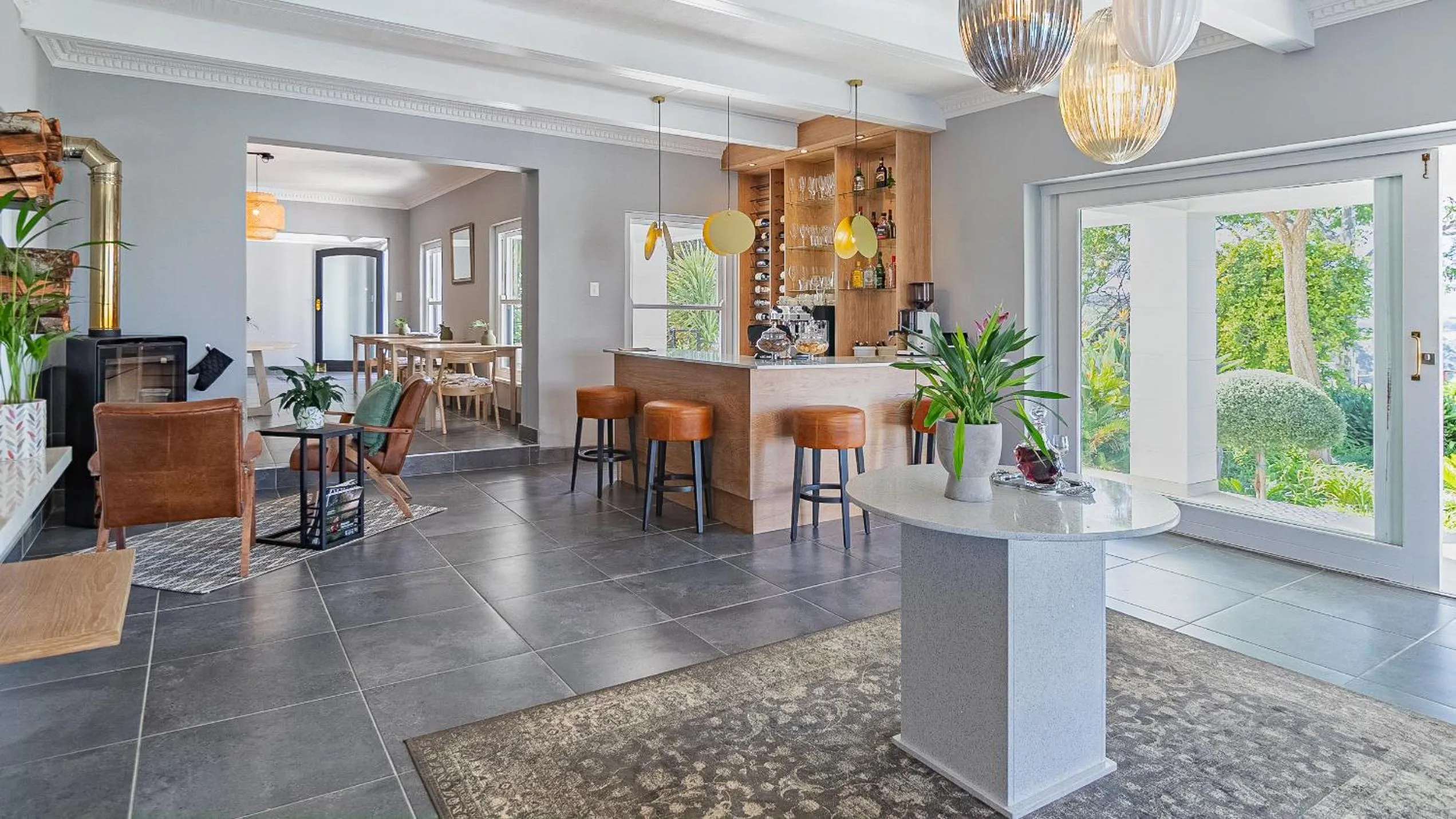 Lounge or bar in The Salene Hotel & Apartments