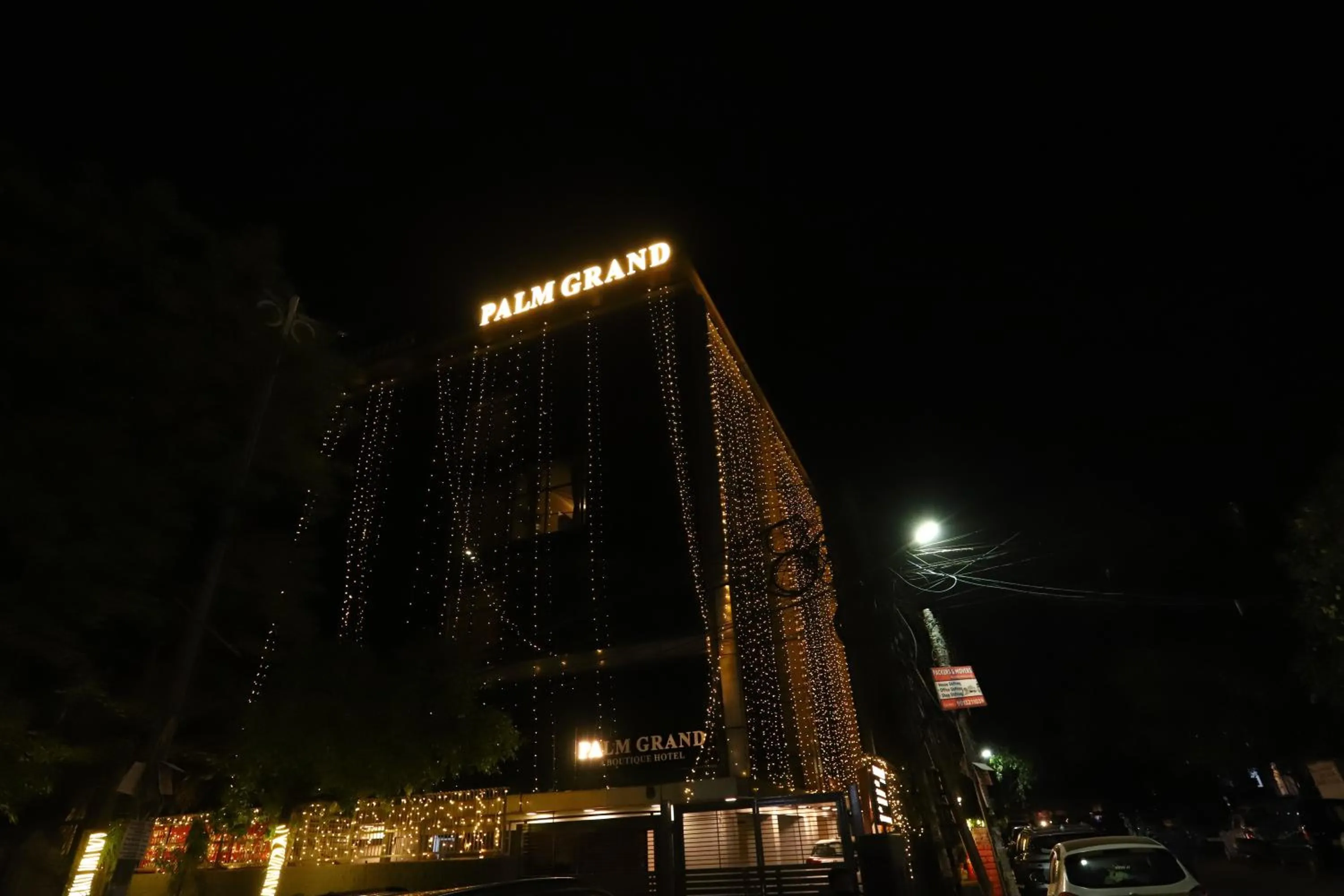 Property building in Hotel Palm Grand Naraina New Delhi - Couple Friendly Local IDs Accepted