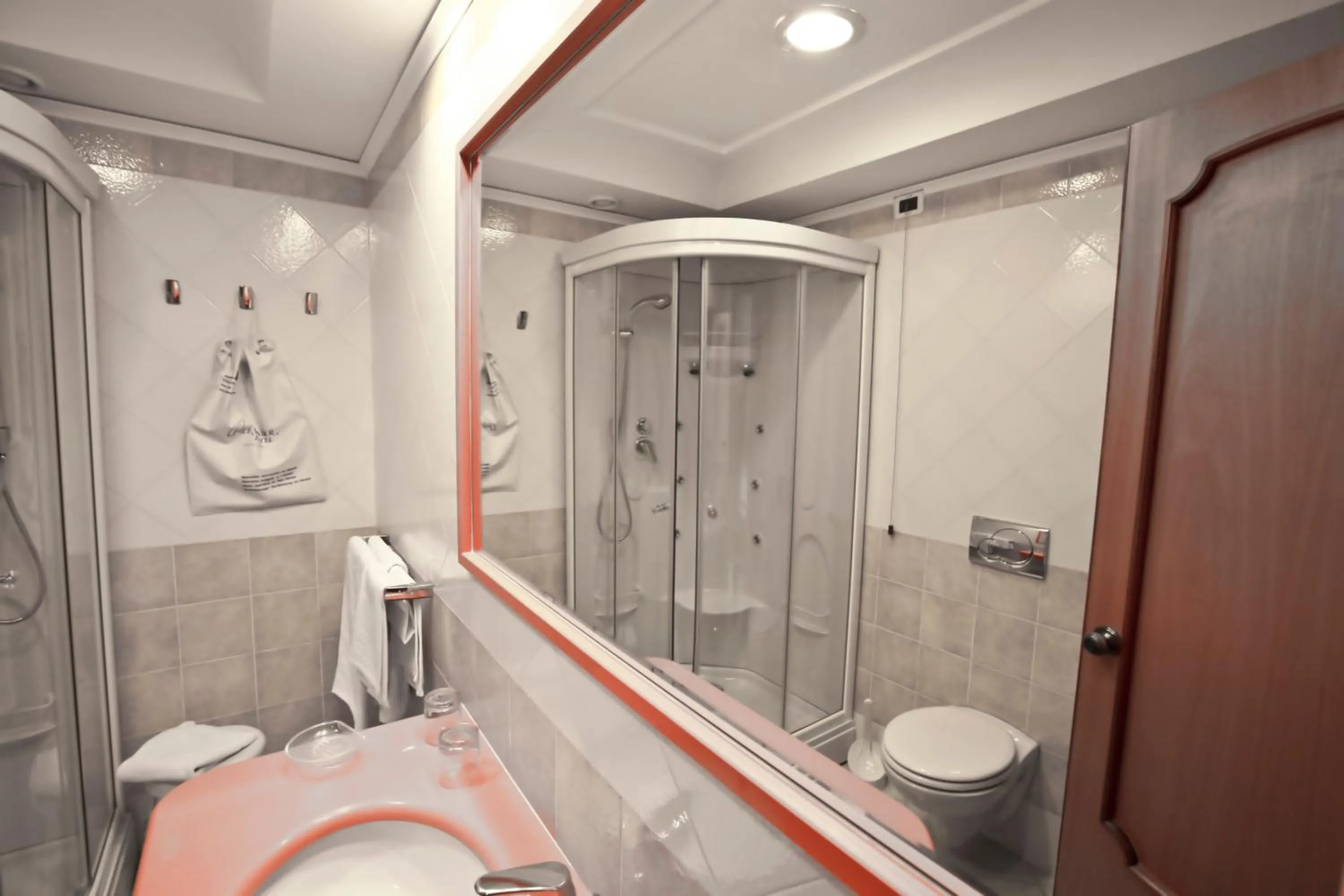 Shower in Hotel Terme Alexander