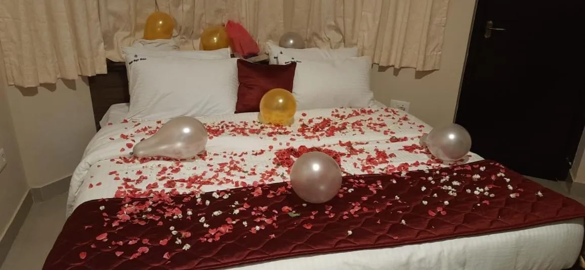 Bed in Bogar Palace Kodaikanal