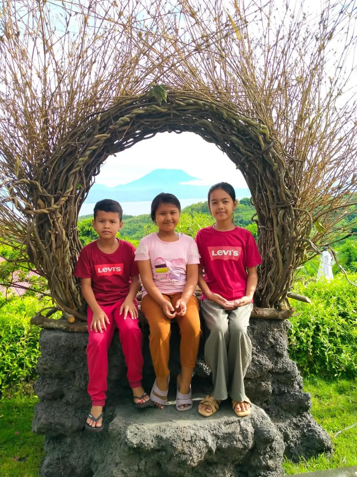 People in Sarivanna Penida