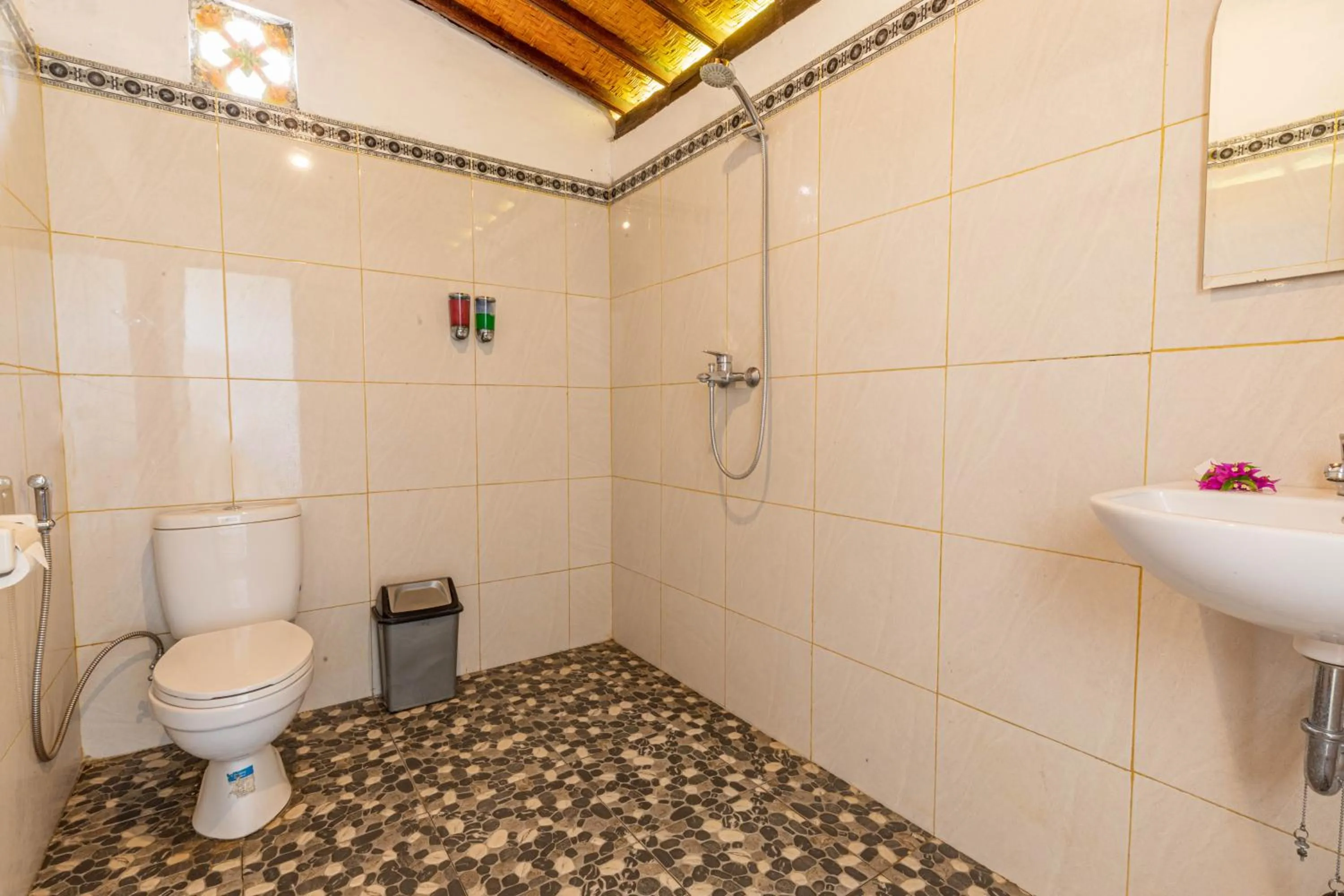 Shower in Sarivanna Penida