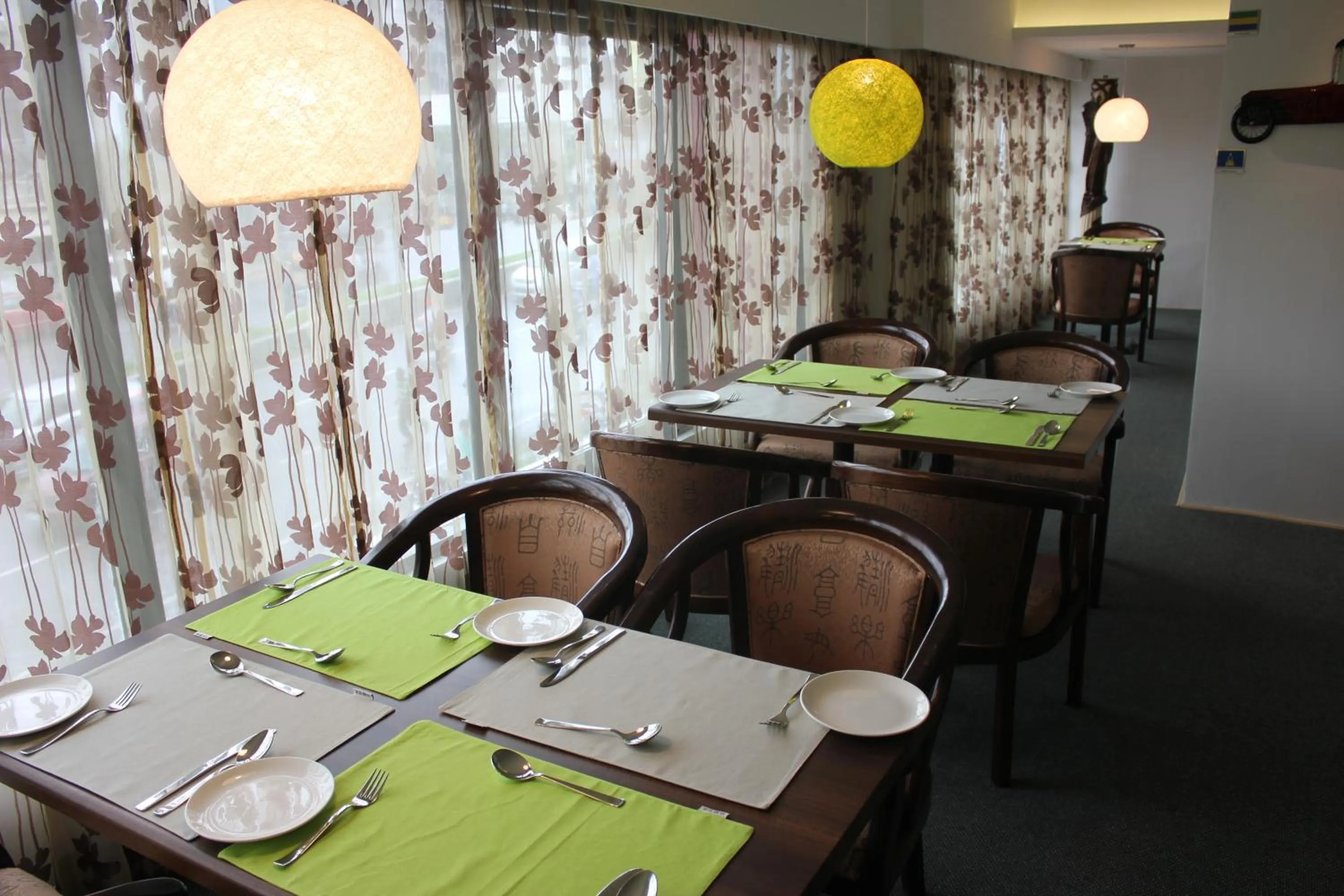 Restaurant/places to eat in Hemaadri Grand