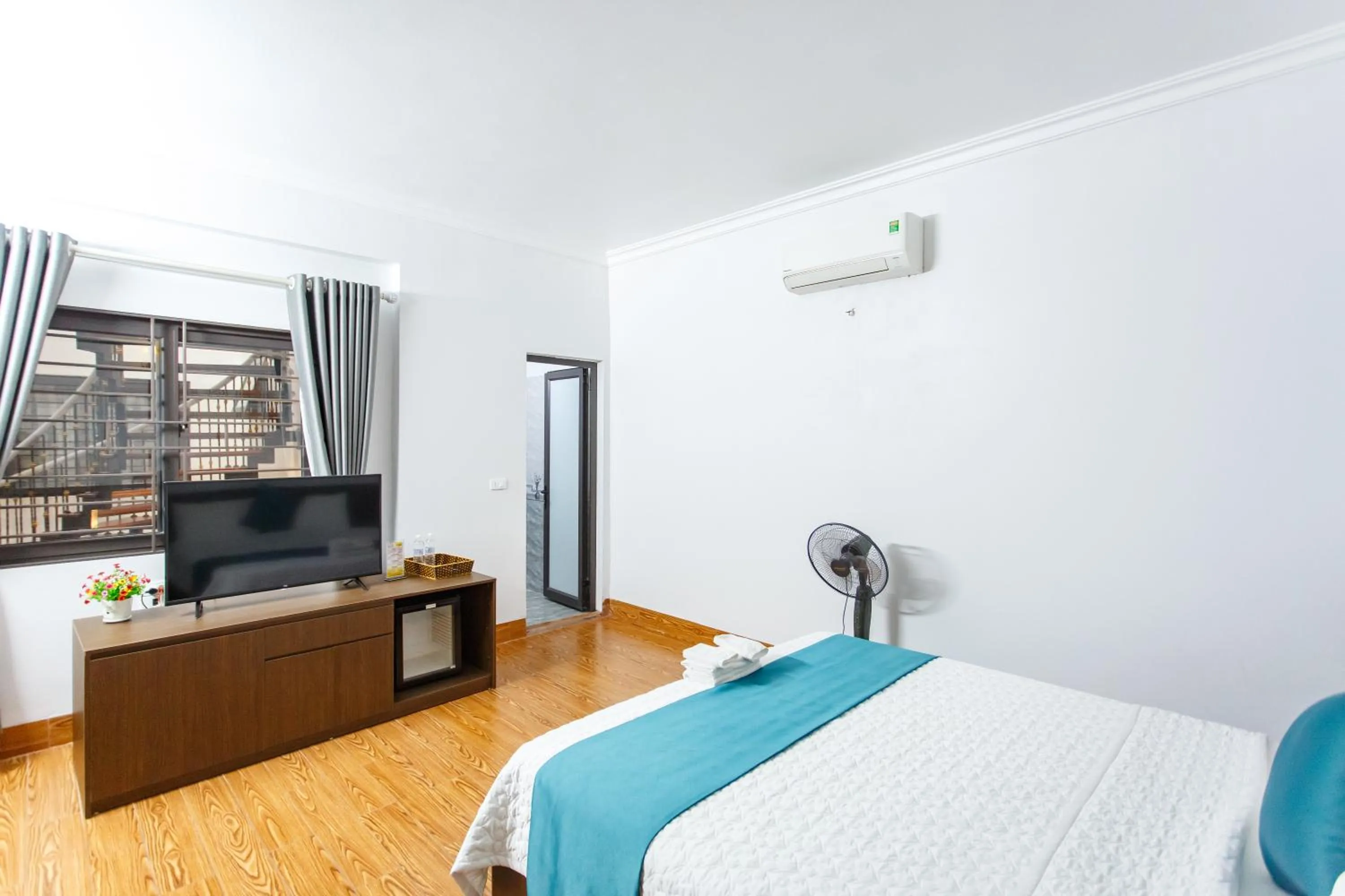 Bed in Blue Eyes Hotel