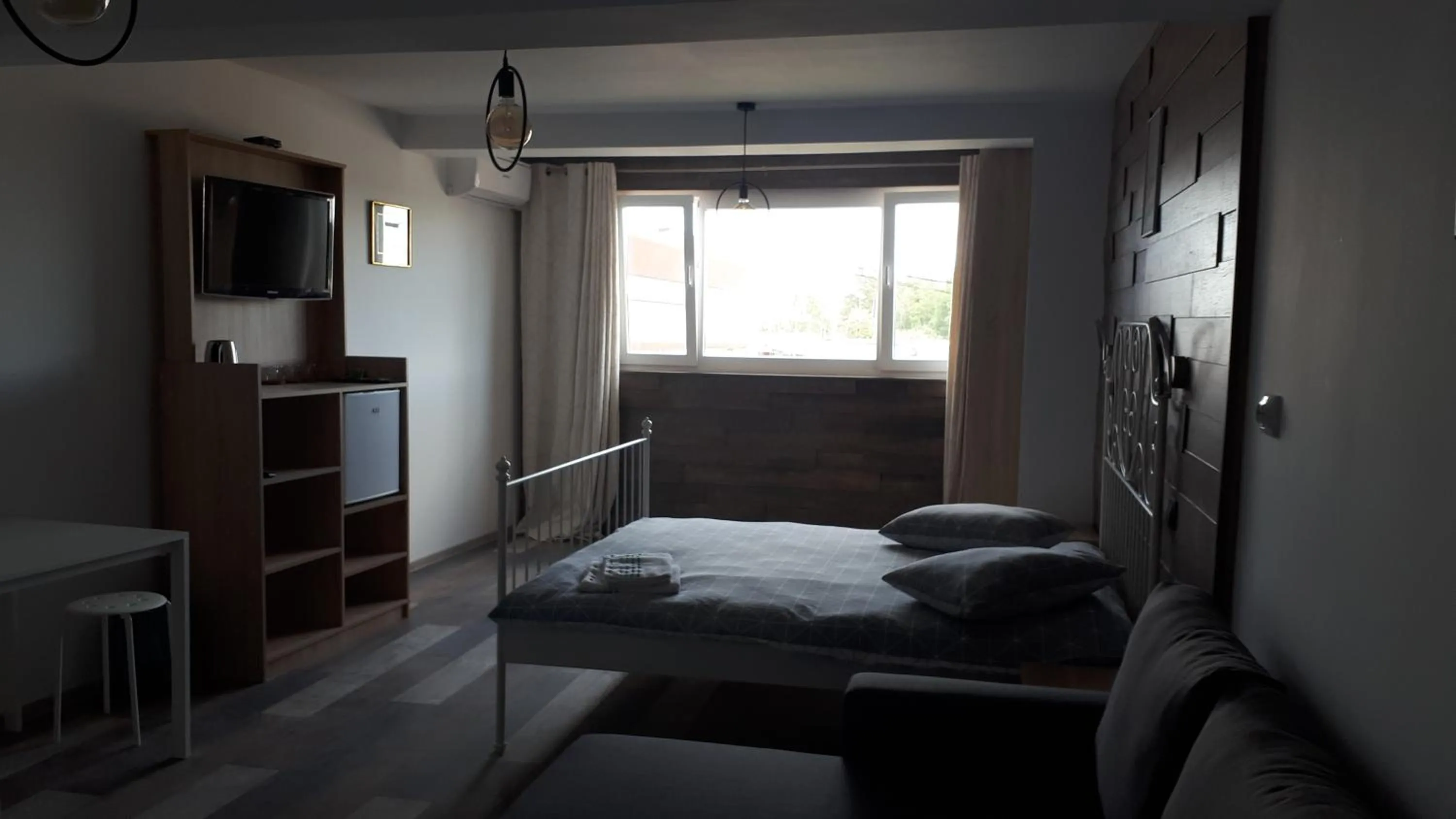 Bed in Motel Traffic