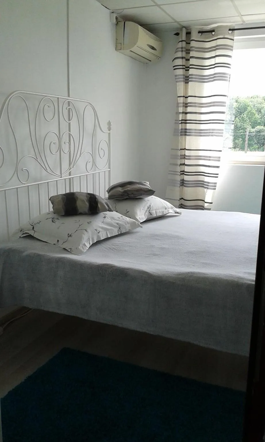 Bed in Motel Traffic