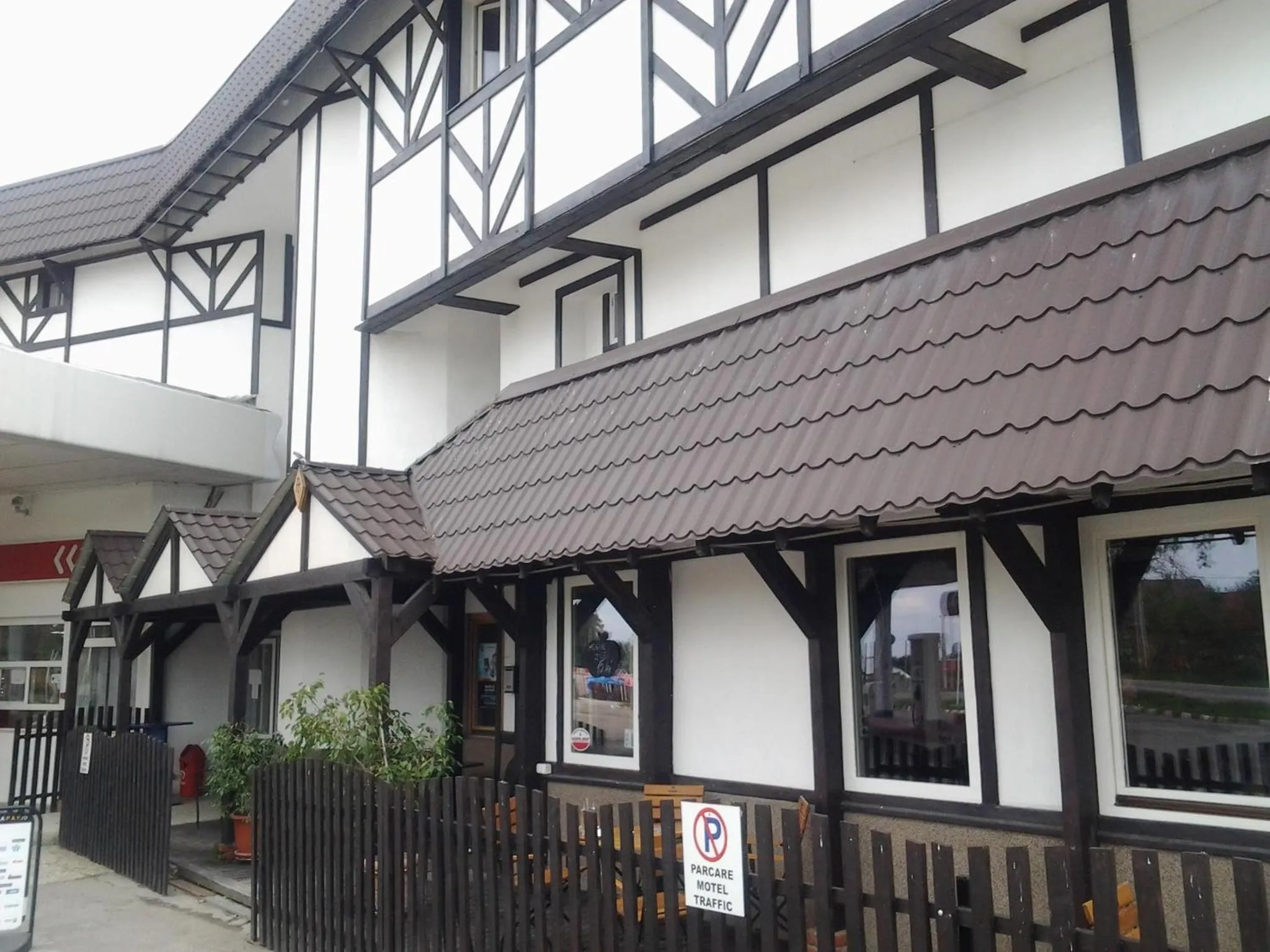 Bird's eye view in Motel Traffic