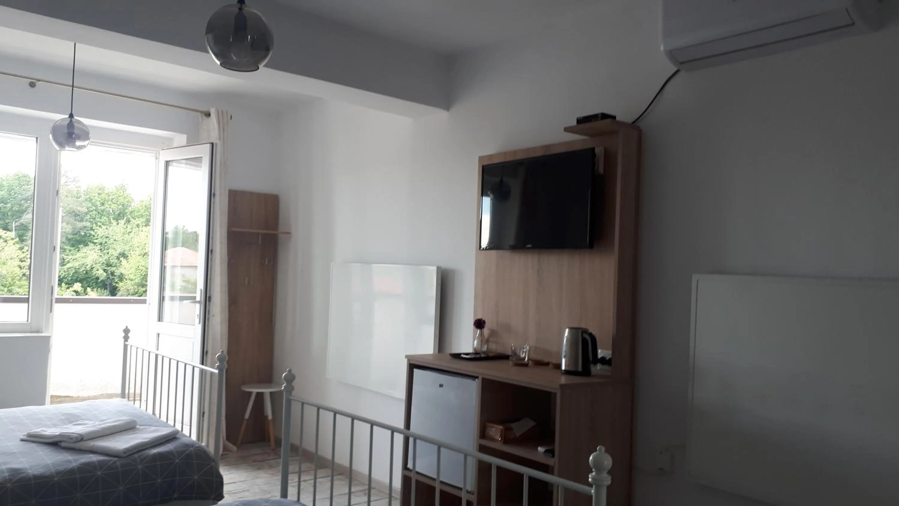 Bed in Motel Traffic