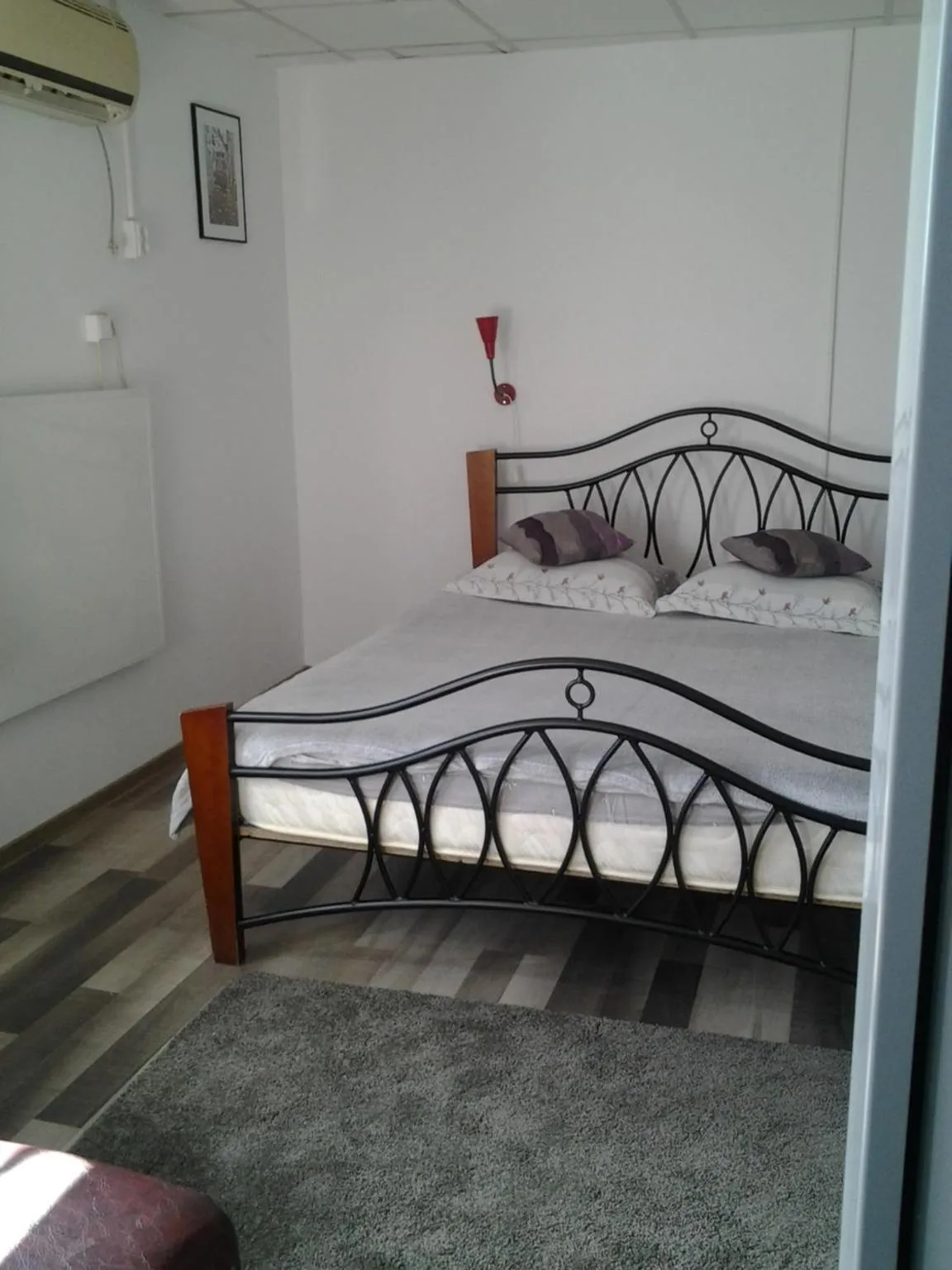 Bedroom, Bed in Motel Traffic