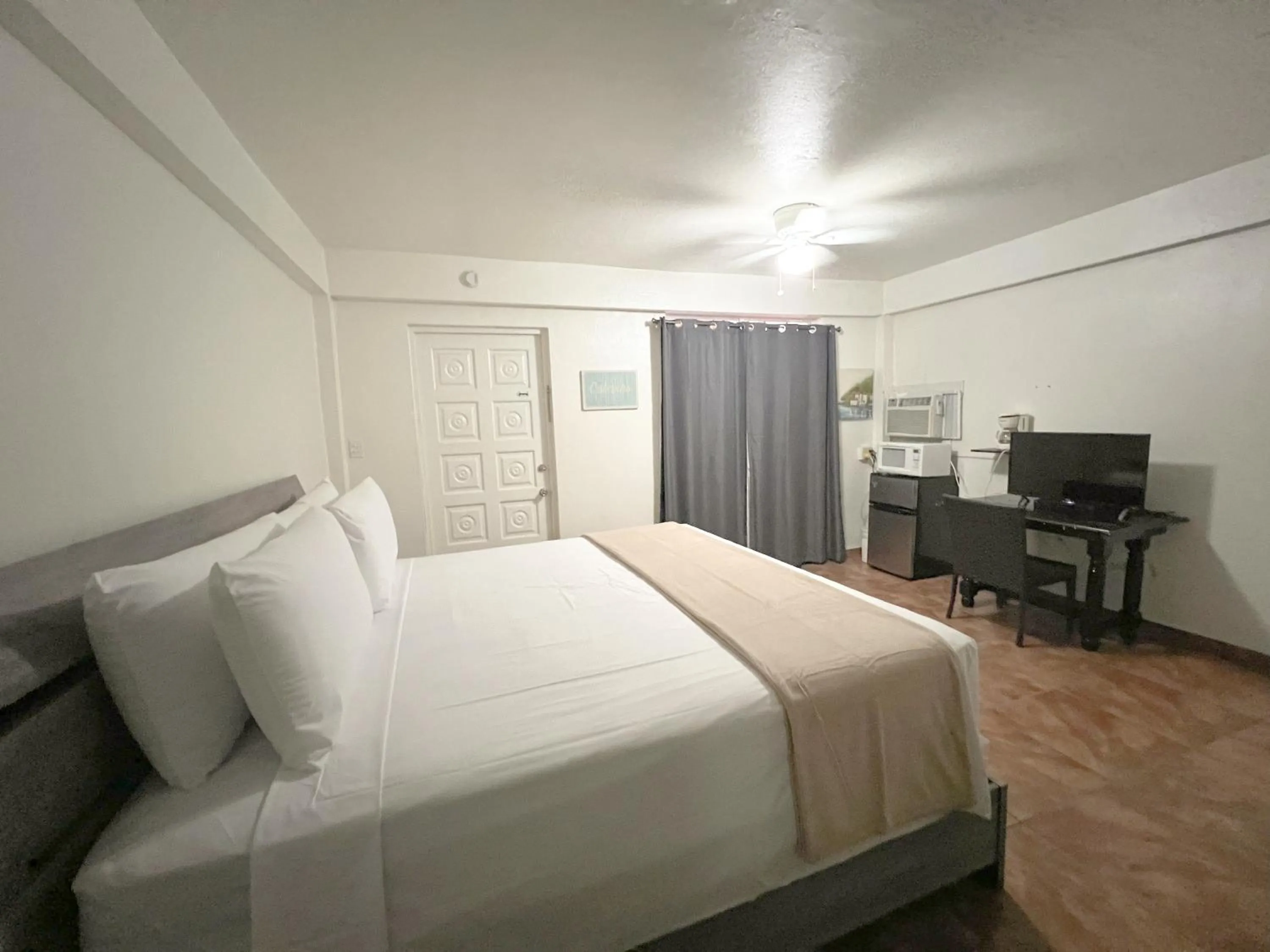 Bedroom in West Coast Inn's