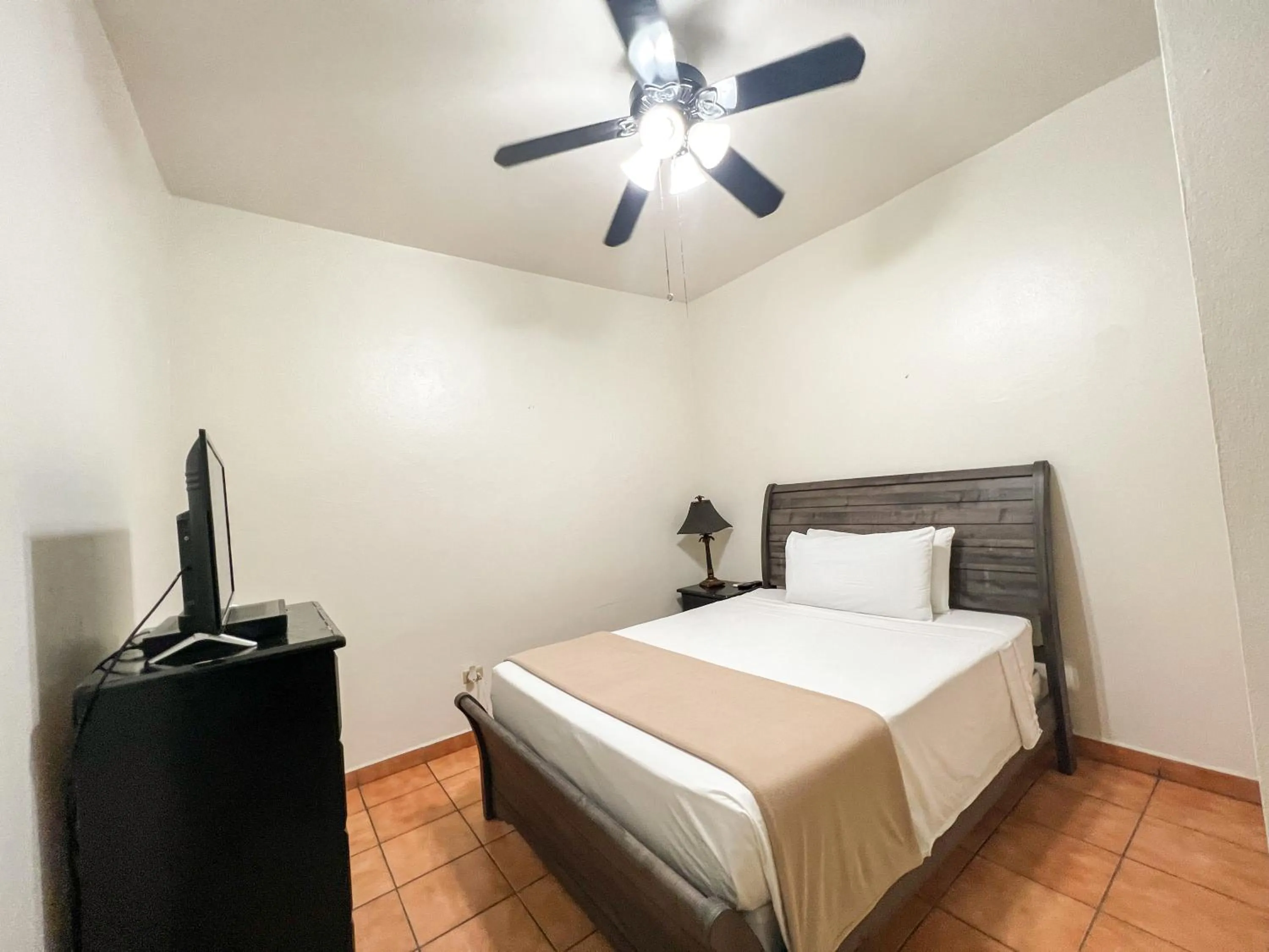 Photo of the whole room in West Coast Inn's