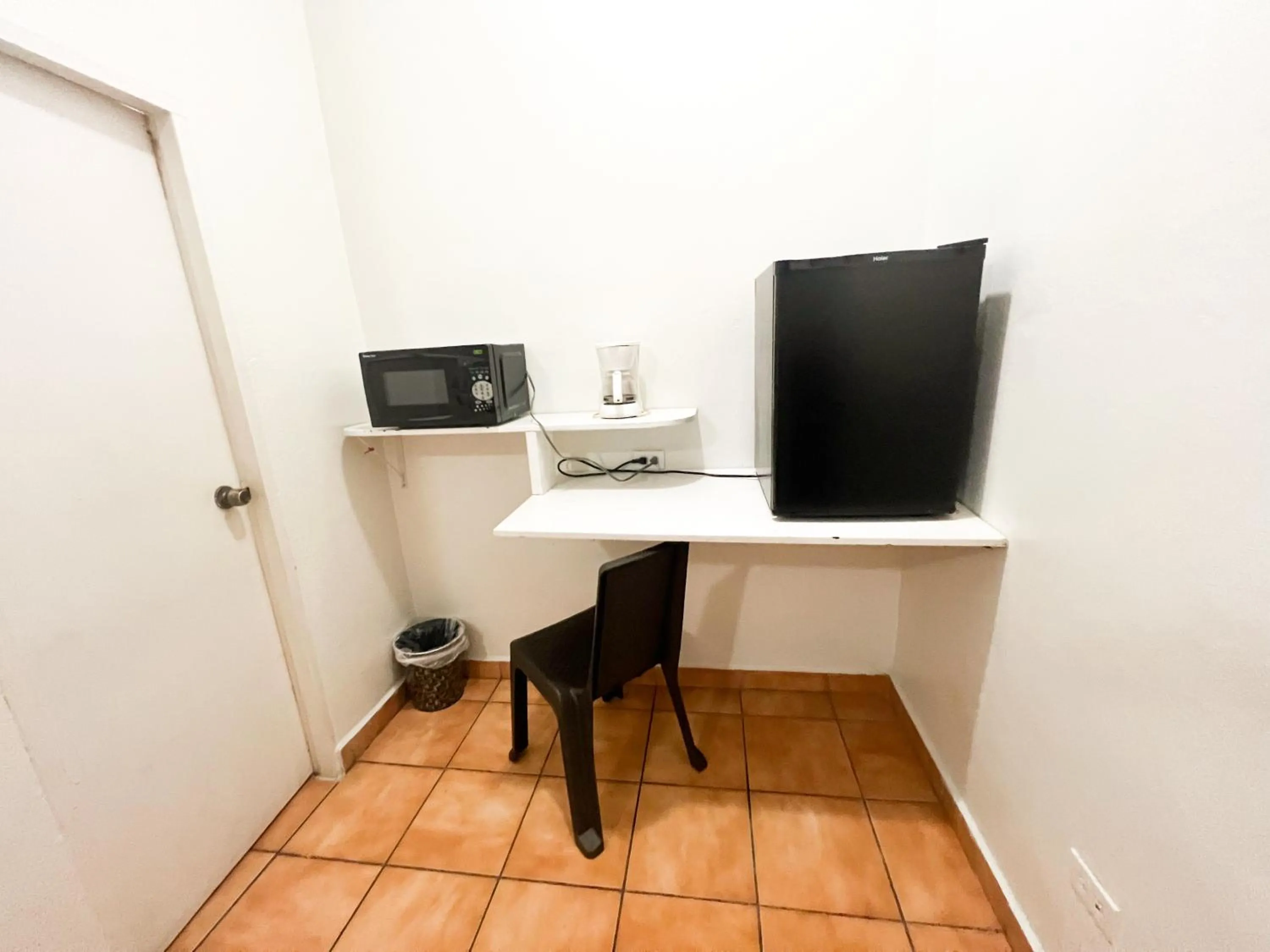 TV and multimedia in West Coast Inn's