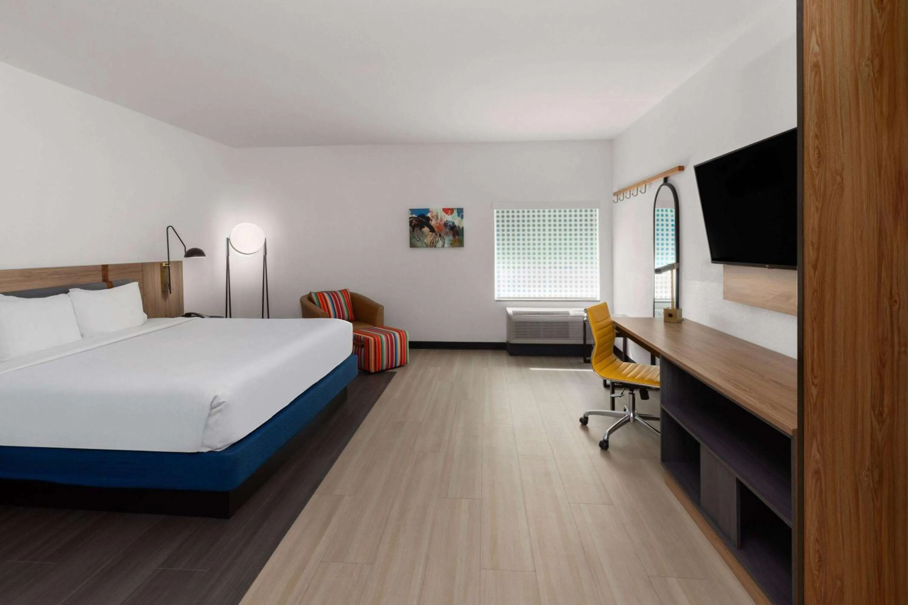 Photo of the whole room, Bed in La Quinta Inn & Suites by Wyndham El Paso East Loop-375