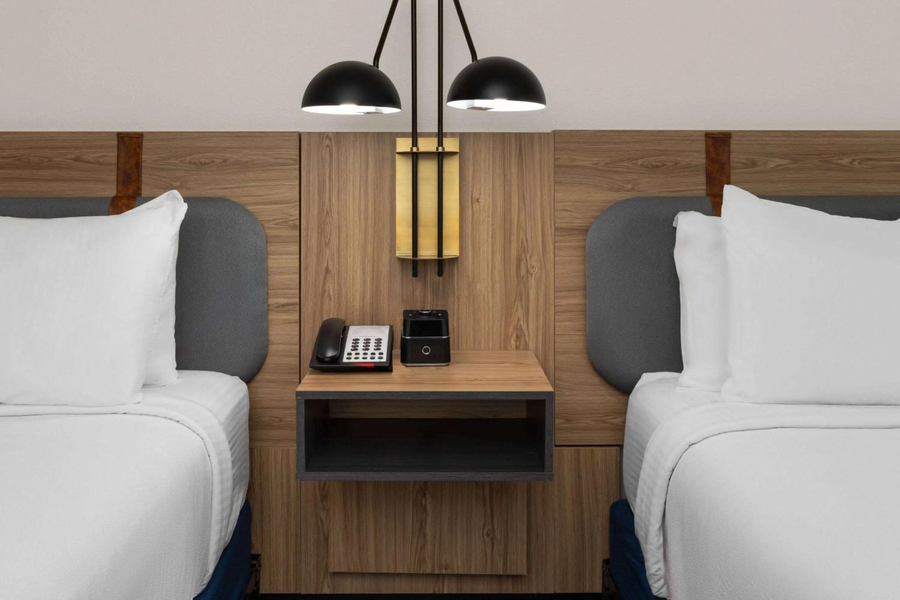 Photo of the whole room, Bed in La Quinta Inn & Suites by Wyndham El Paso East Loop-375