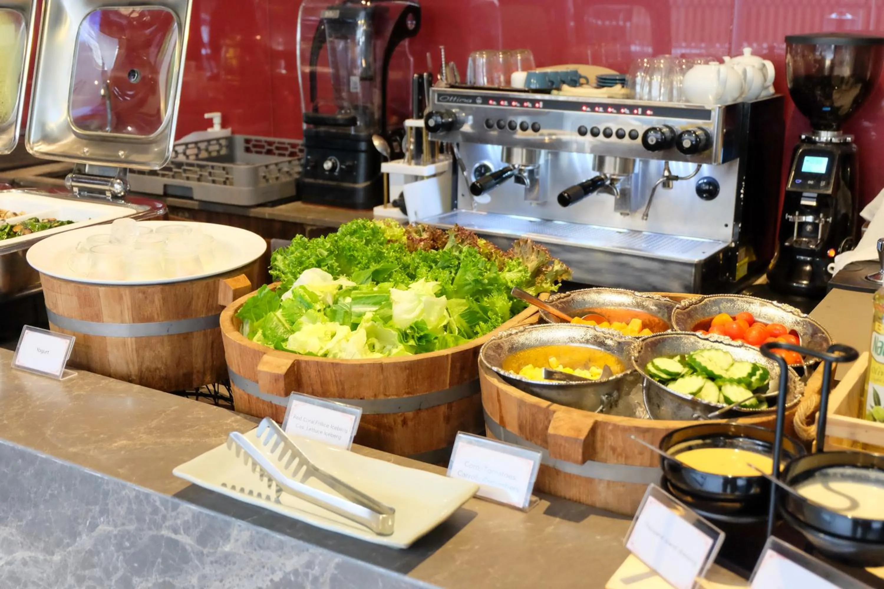 Restaurant/places to eat in Ramada By Wyndham Bangkok Sukhumvit 87