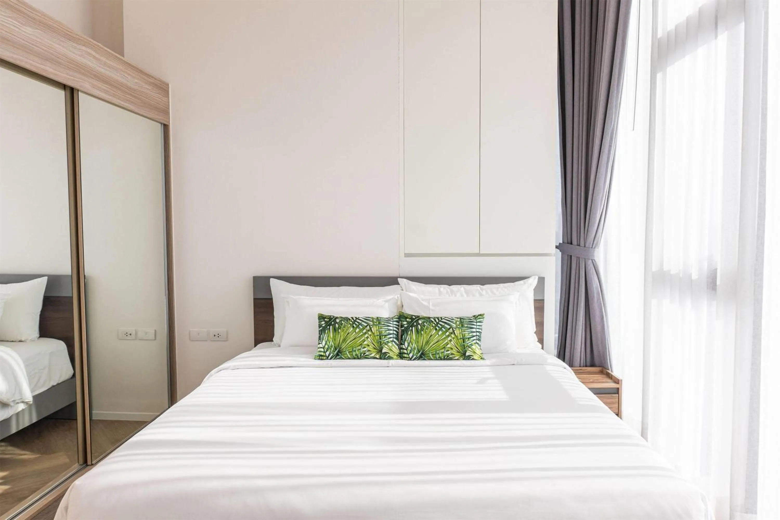 Photo of the whole room, Bed in Ramada By Wyndham Bangkok Sukhumvit 87